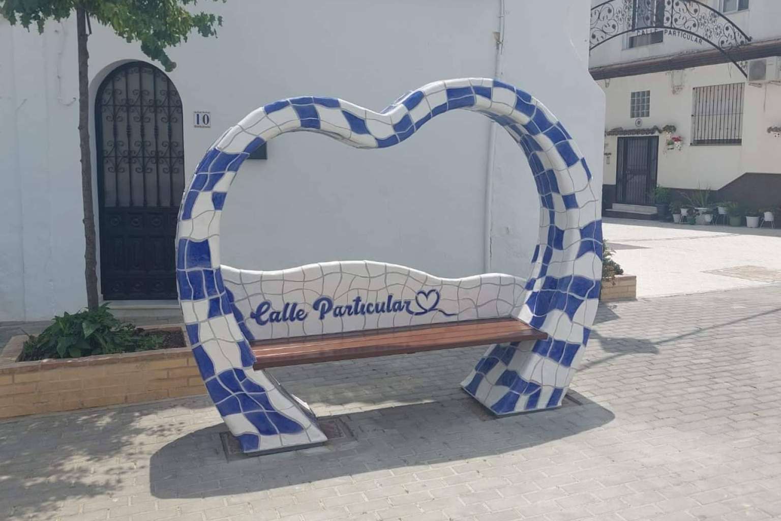 MobuArteX, los artesanos que diseñan las calles mediante mobiliario urbano