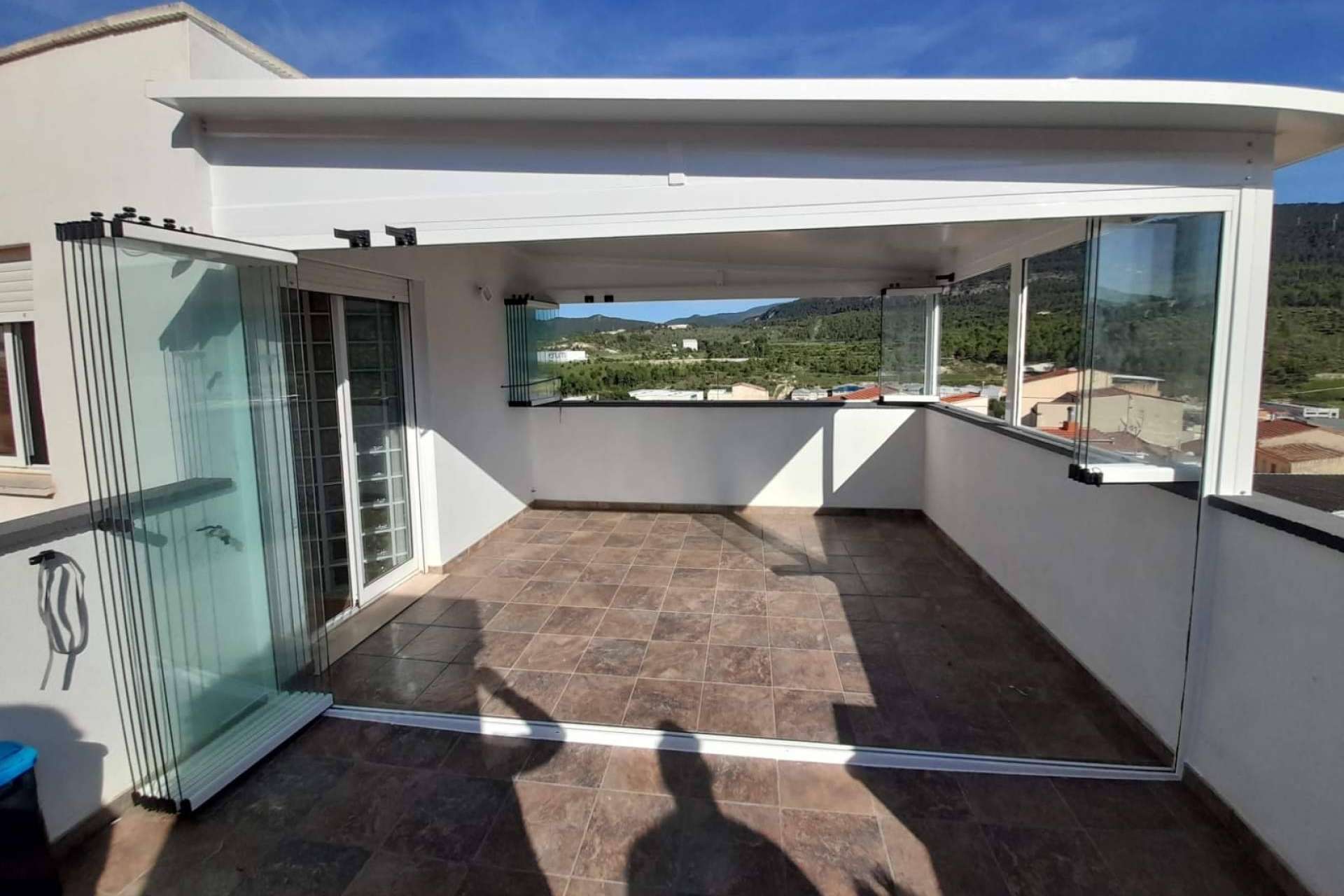 La empresa Proftek cuenta con expertos en cortinas de cristal en Alicante