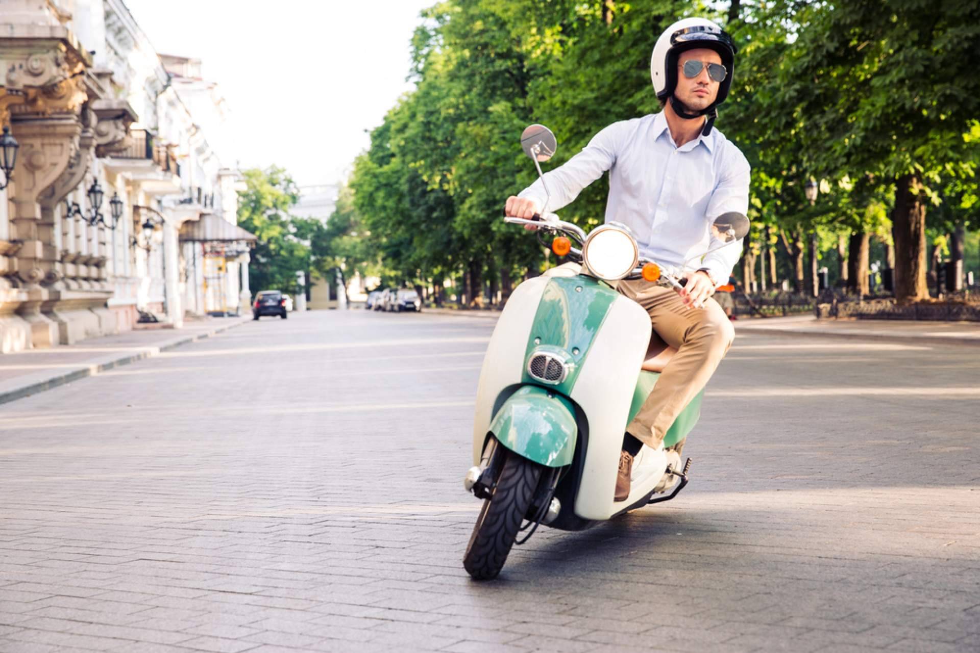 Algunos consejos para escoger autoescuela en Madrid para el carnet de moto A2
