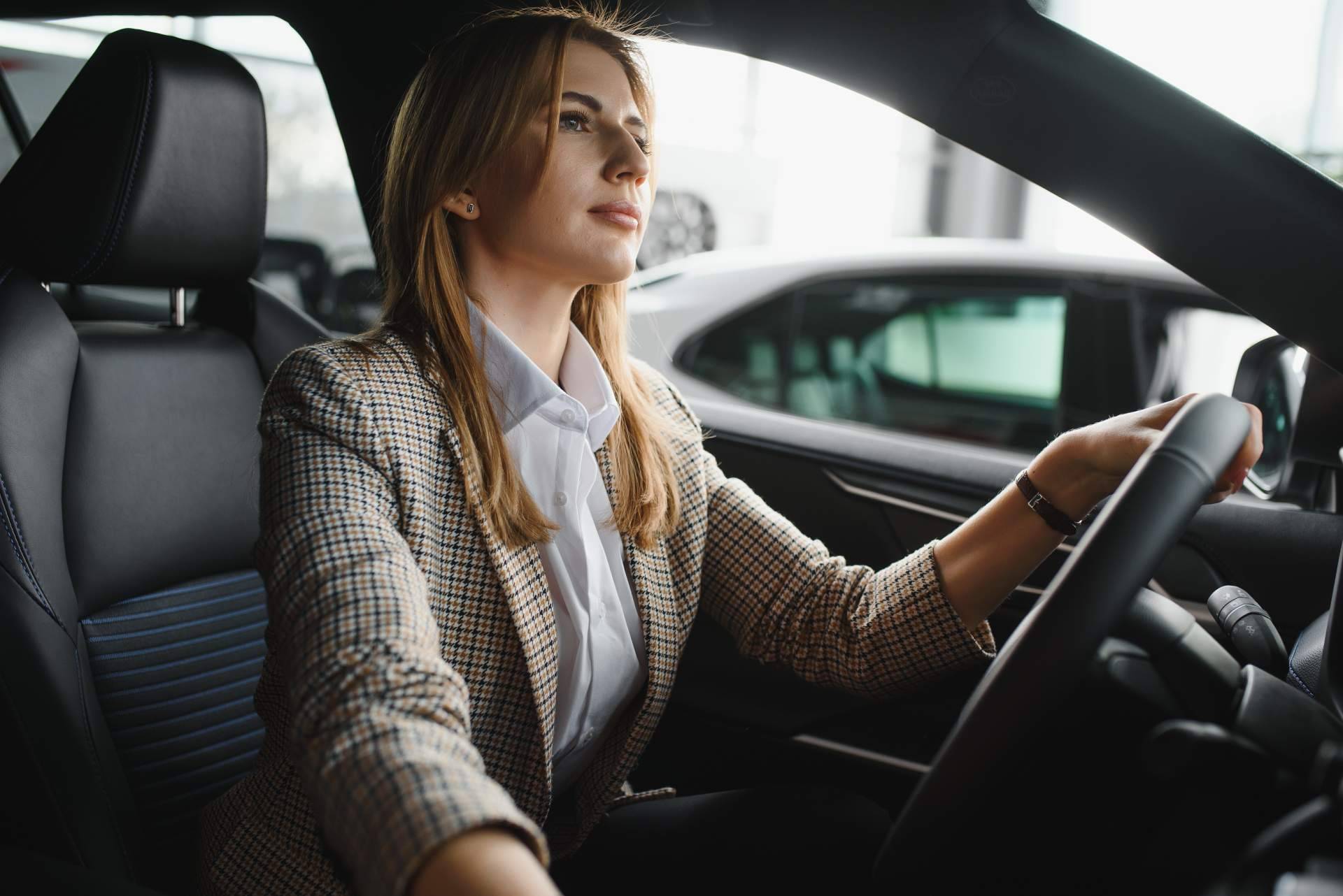 La opción conveniente para profesionales independientes, el renting de coches autónomos