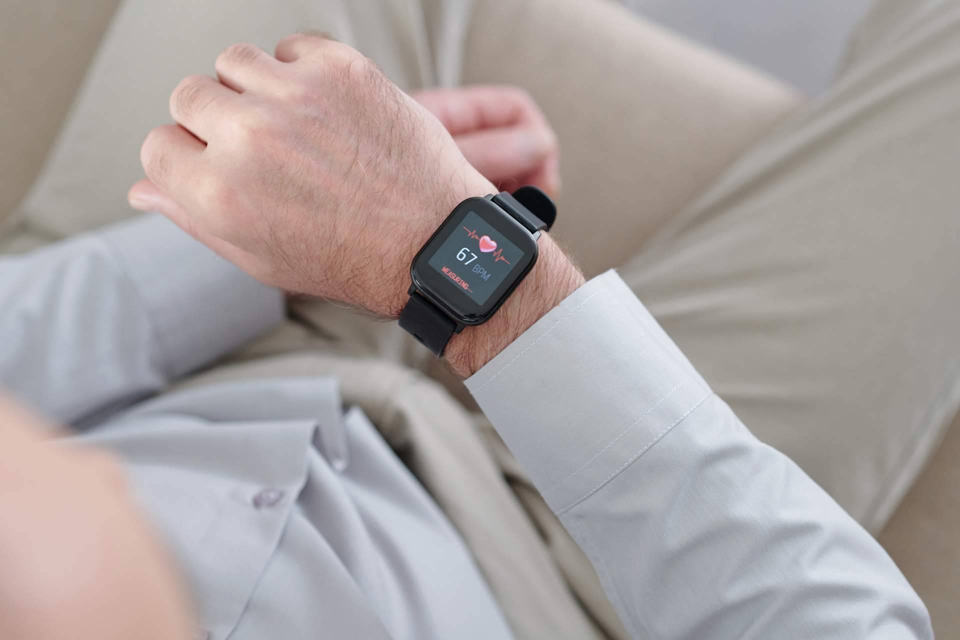 Tracmi, un reloj que facilita la vida cotidiana de las personas con alzhéimer y demencia y a sus familiares