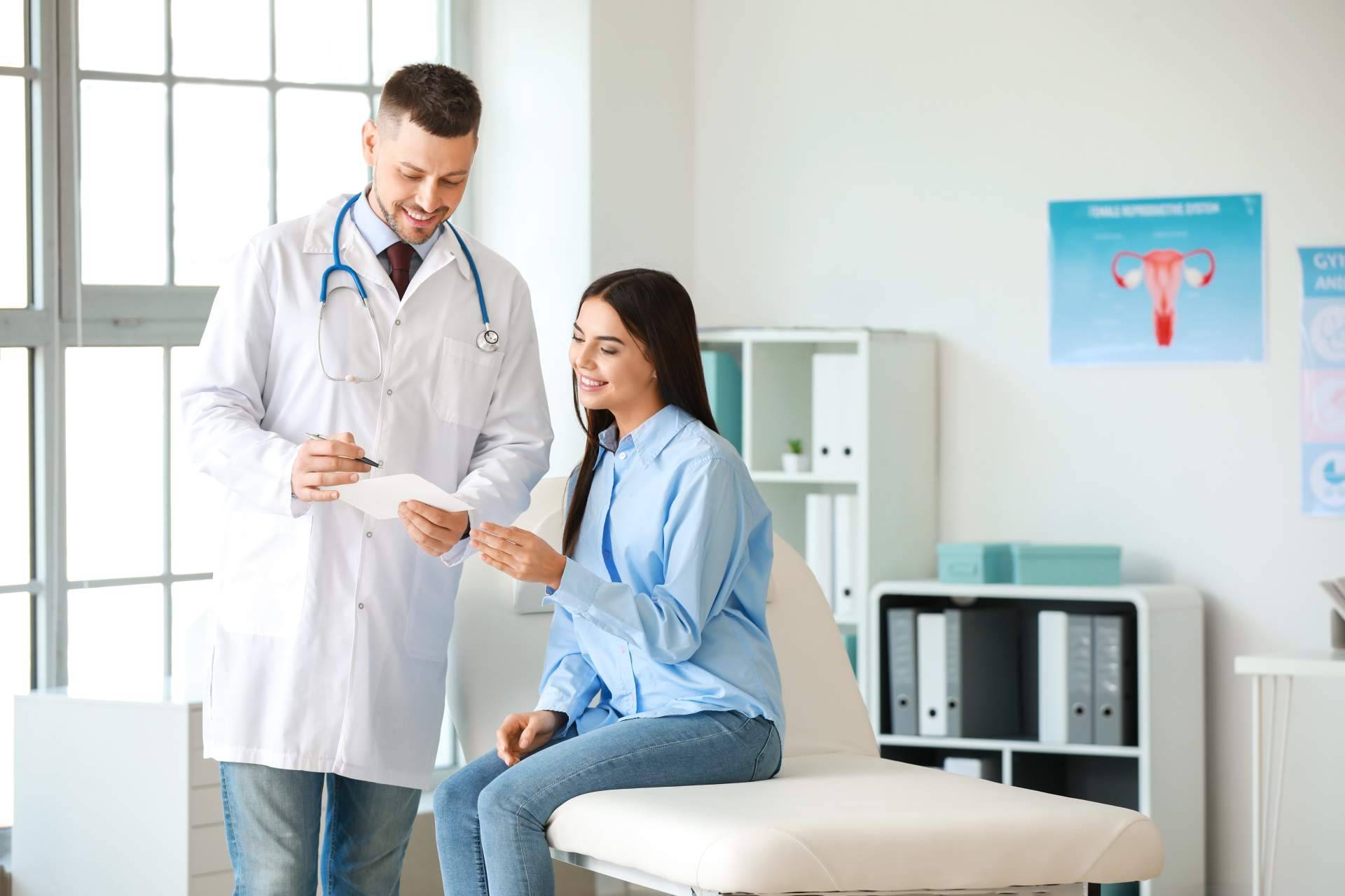 Beneficios de contar con un ginecólogo en las diferentes etapas de vida de una mujer, por el Doctor Ramón Usandizaga