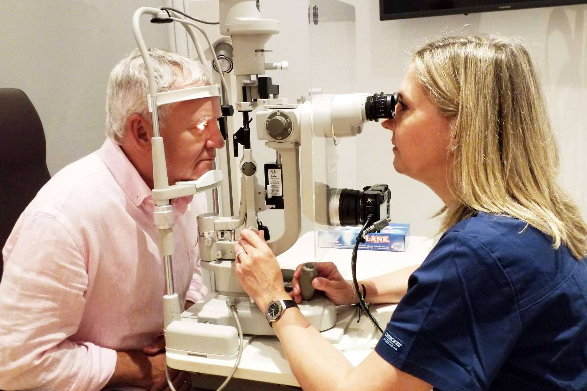 Maestra de la Mirada; el éxito de la reconocida oftalmóloga Doctora Marín