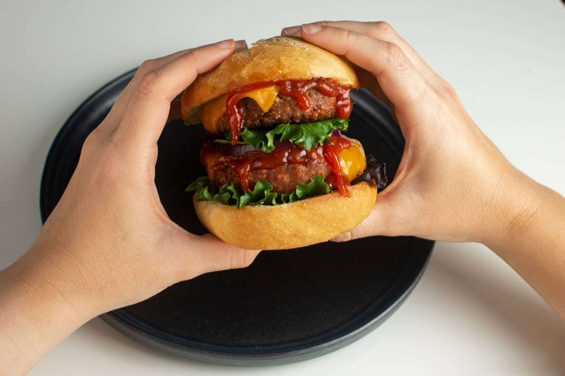 Llega Burger GrinGrin, la nueva hamburguesa estilo carne ideal para hacer en smash
