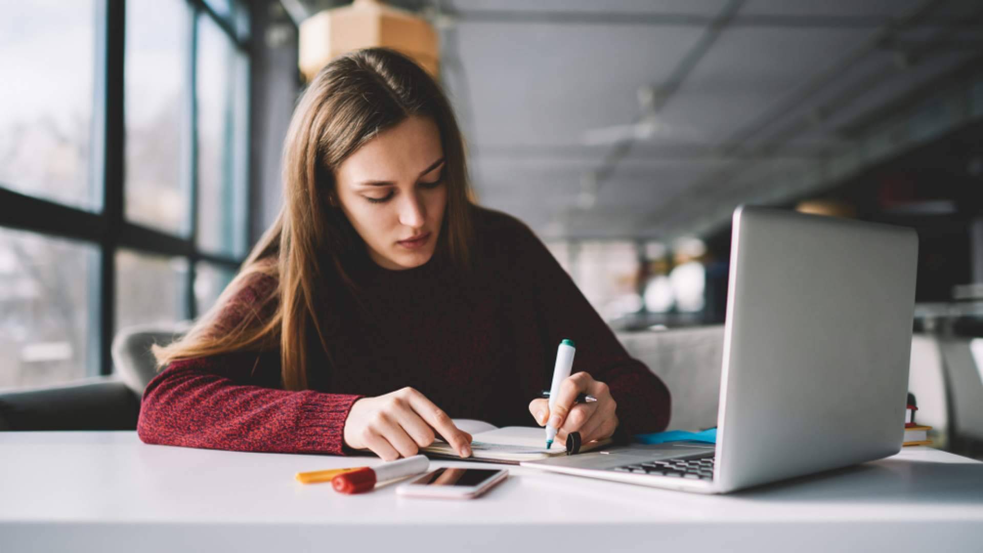 Academia Integral ofrece cursos gratuitos online con certificado oficial para trabajadores