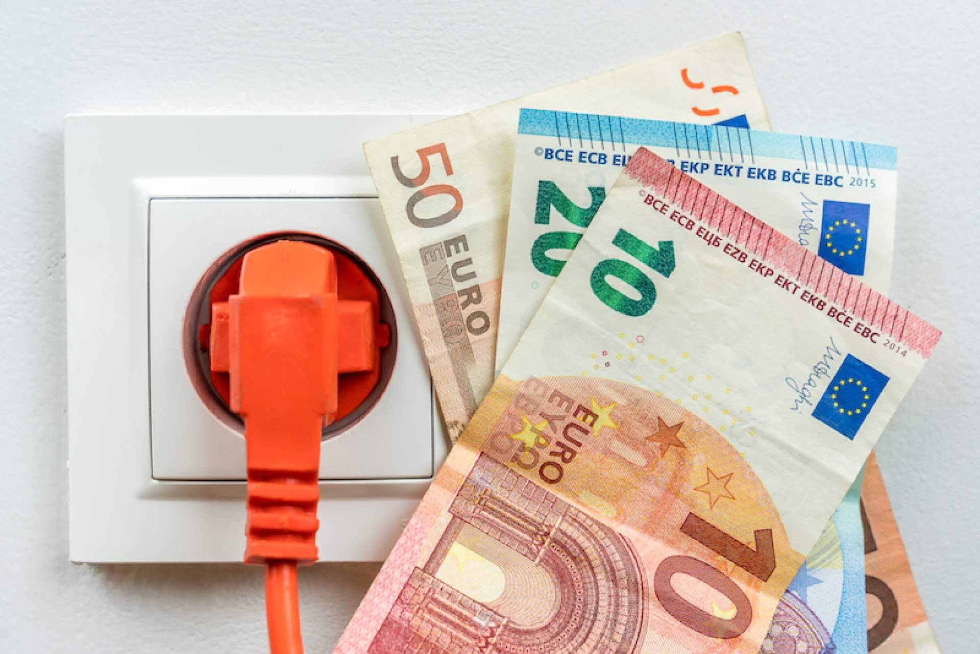 ¿Cuál es el sistema automatizado en Twitter que informa sobre el precio luz en todo momento?