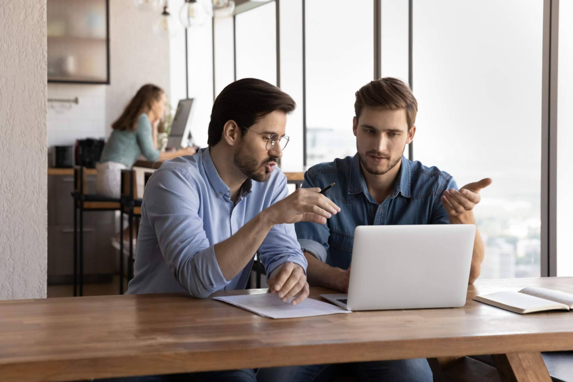 ¿Cómo convertirse en un experto paralegal? Con la formación jurídica de E&J School