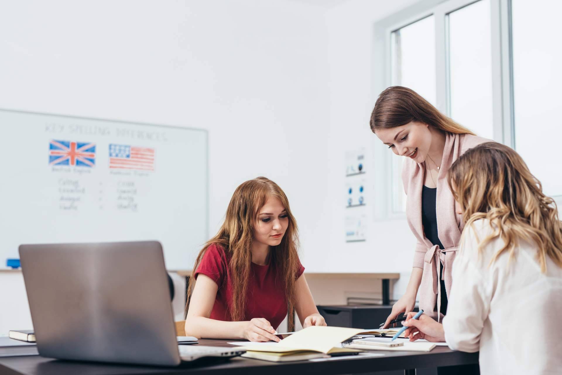 ¿Qué incluyen las formaciones de inglés para principiantes adultos de Winter Language School?