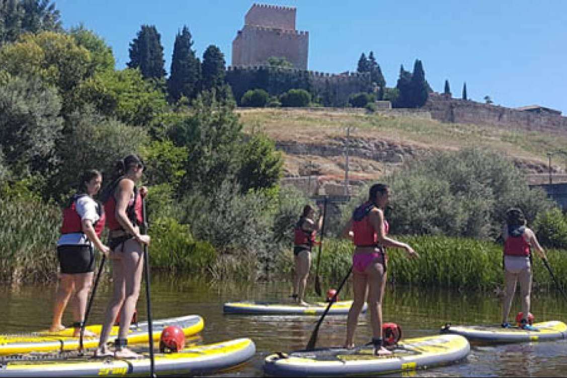 Turismo Activa son expertos en paddle surf en Salamanca