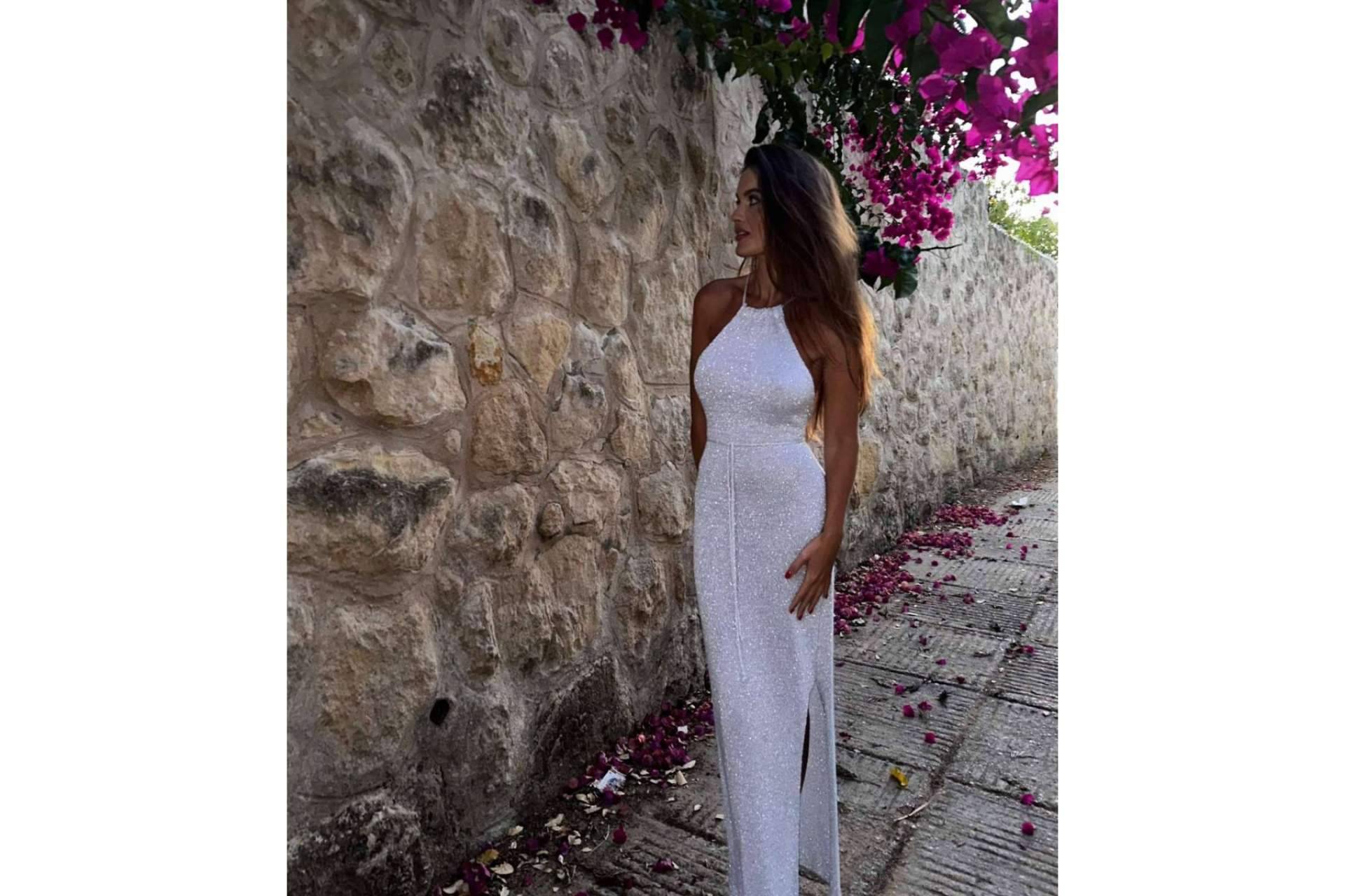 Vestidos para la noche con el estilo y la distinción de la firma de moda Mía & Lova