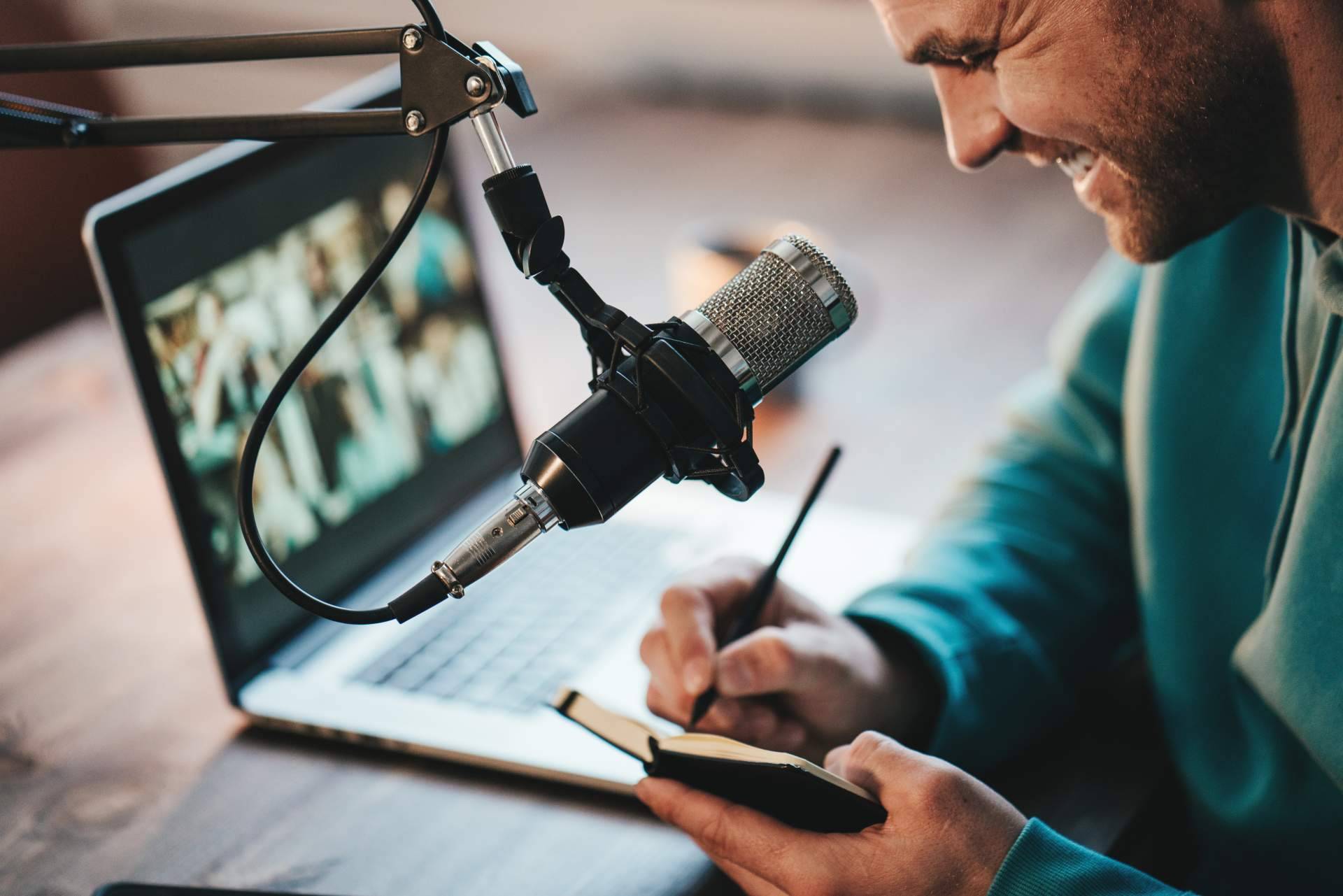 El pódcast de educación financiera de Roams con Iván Patxi a los mandos, 'Biengastando'