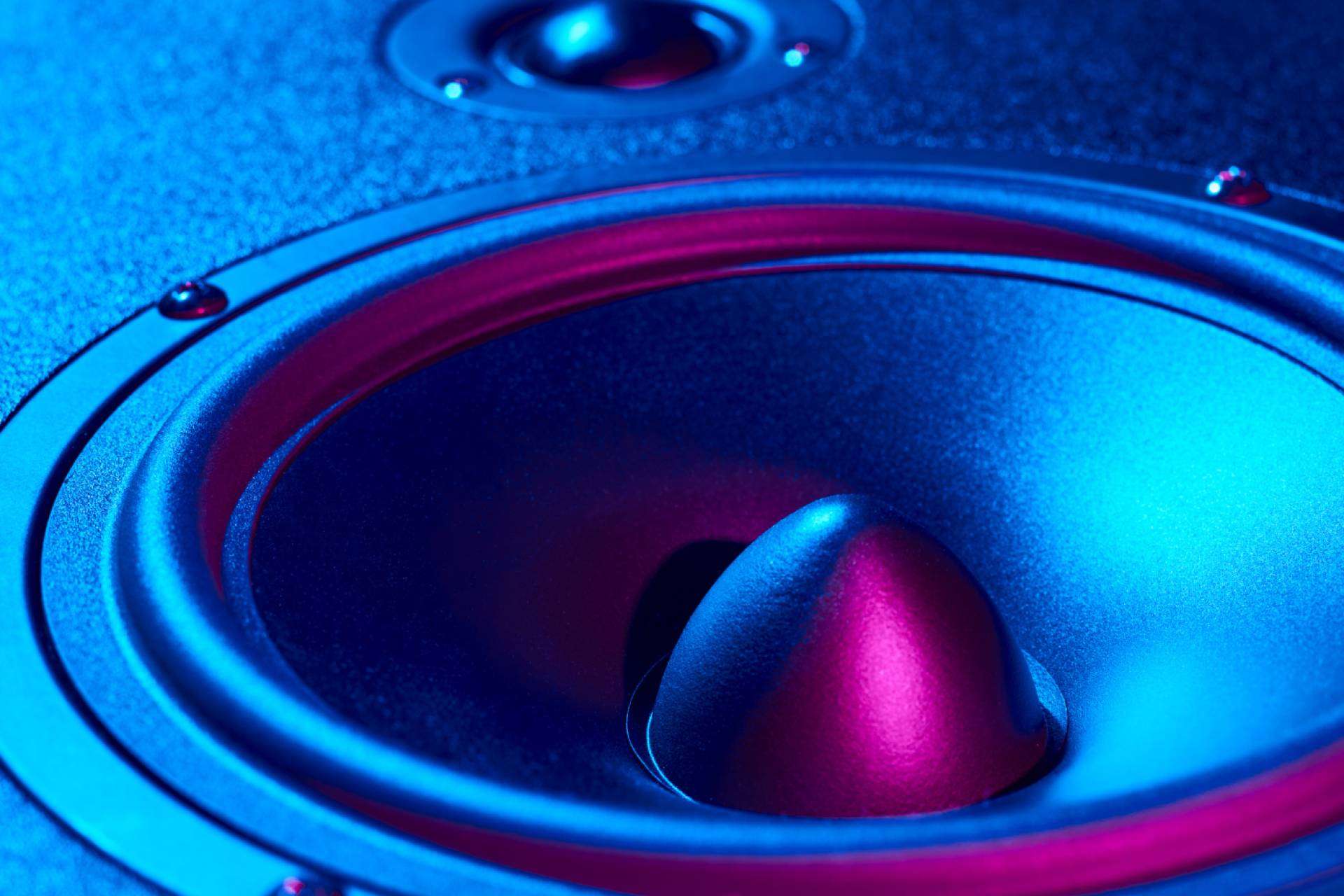 Fiestas Martinika y sus equipos de sonido e iluminación profesional para eventos