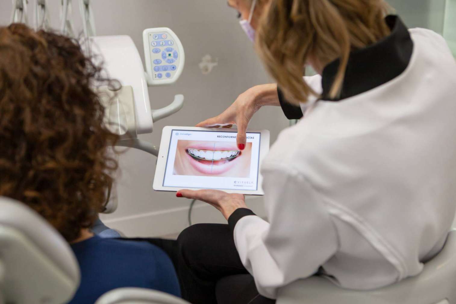 CLÍNICA CRISTINA VIYUELA + CO, expertos en la aplicación de carillas dentales
