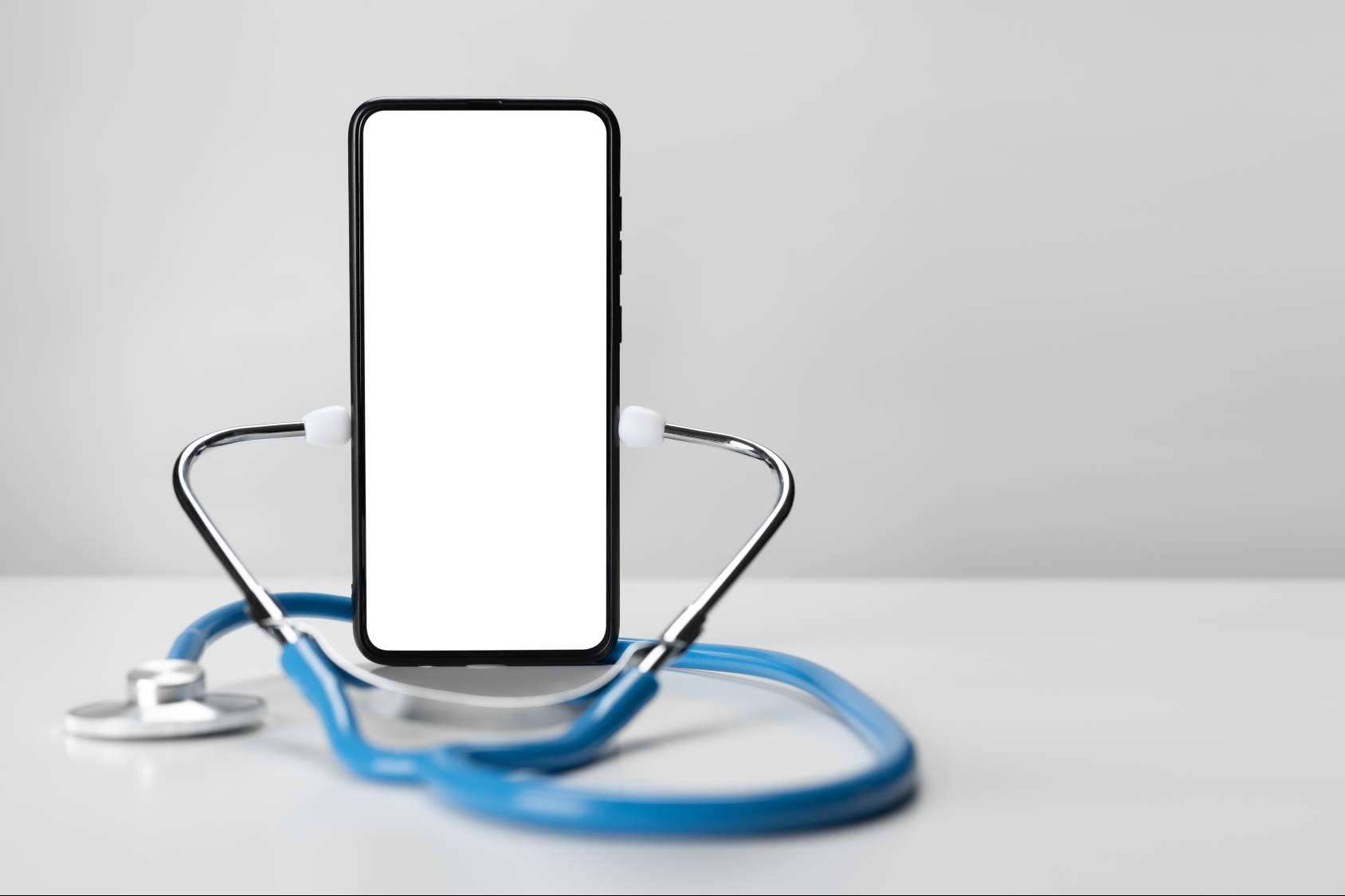 Contratar un seguro de salud Adeslas de la mano de Paradigma XIII Mediación