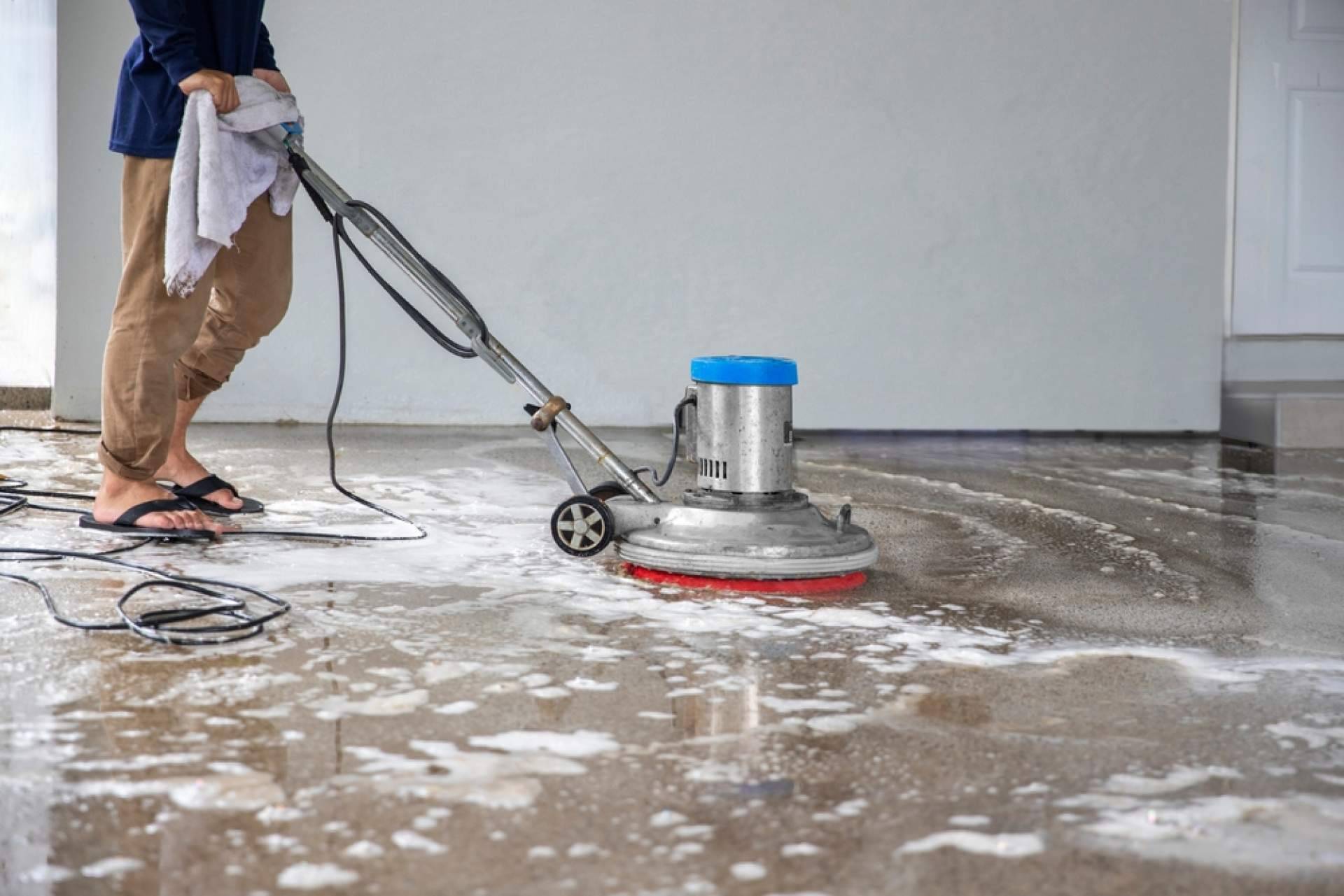 Cómo quitar manchas incrustadas en suelo de mármol o terrazo, por Envitec