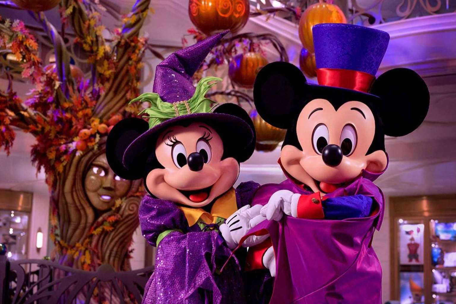 Diversión y magia en los cruceros navideños y de Halloween de Disney Cruise Line