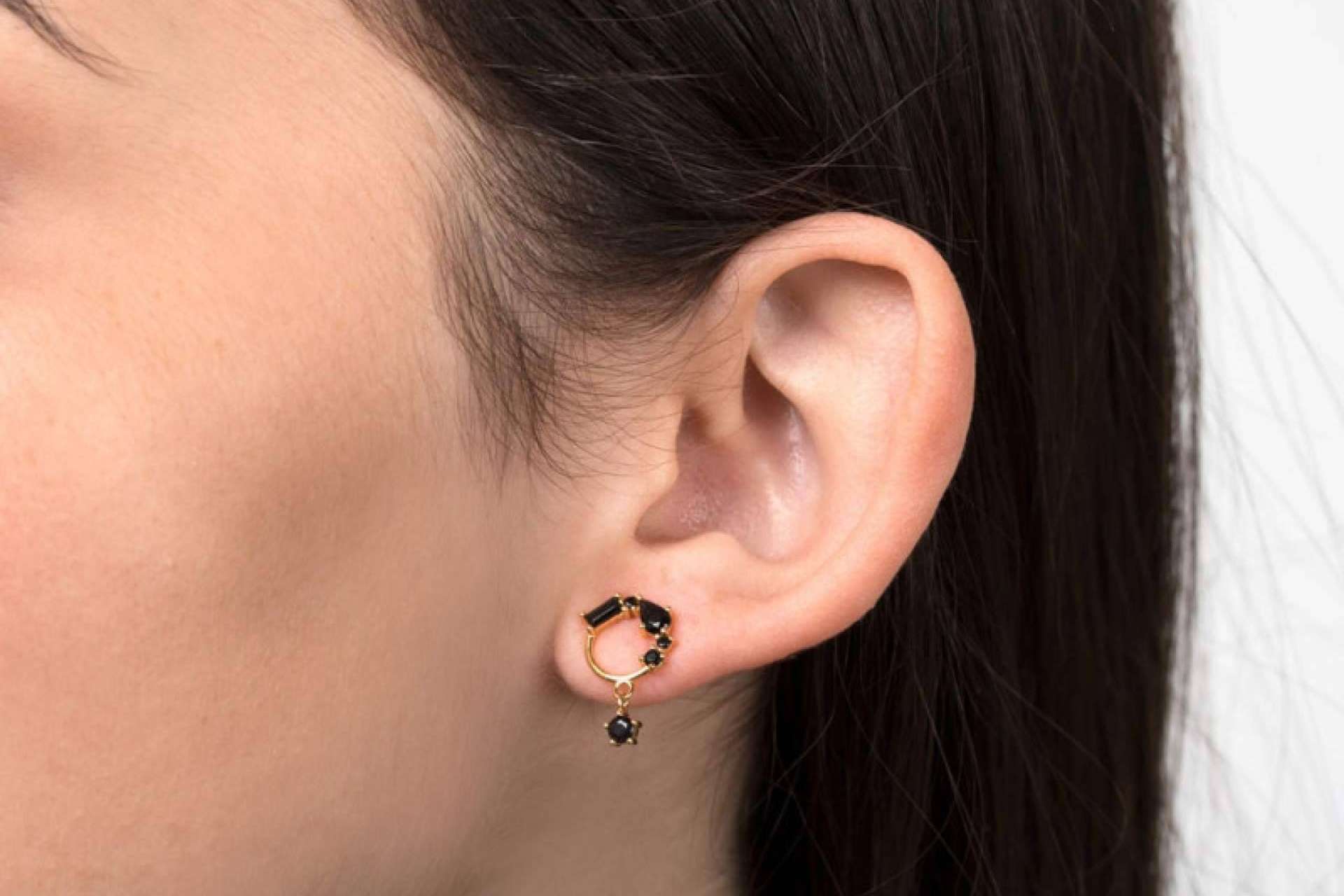 Pendientes de plata, la manera más sencilla de elevar un look este otoño