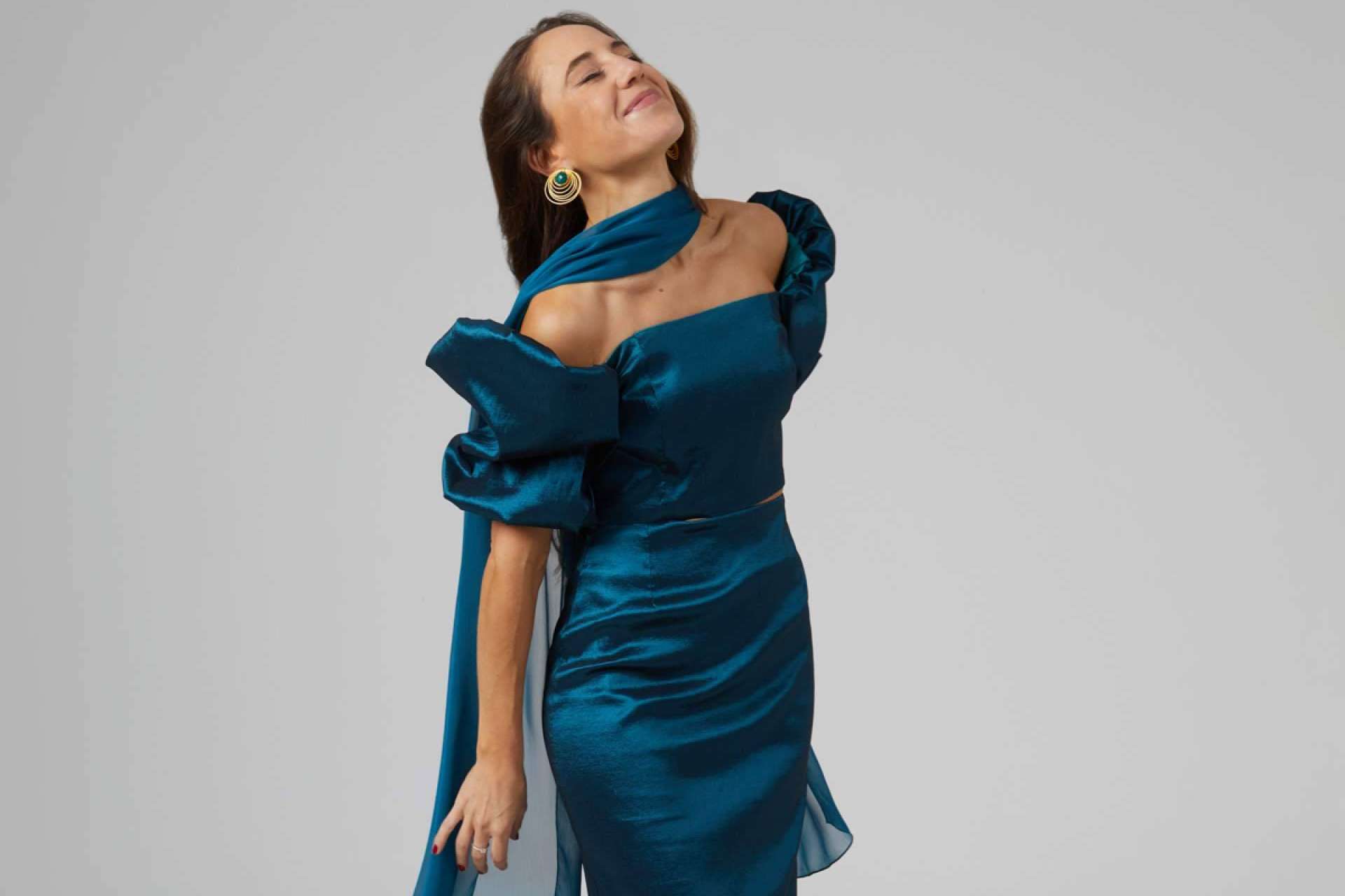 Capas Capicúa, una de las firmas españolas sostenibles más tops de complementos tendencia para invitadas de boda