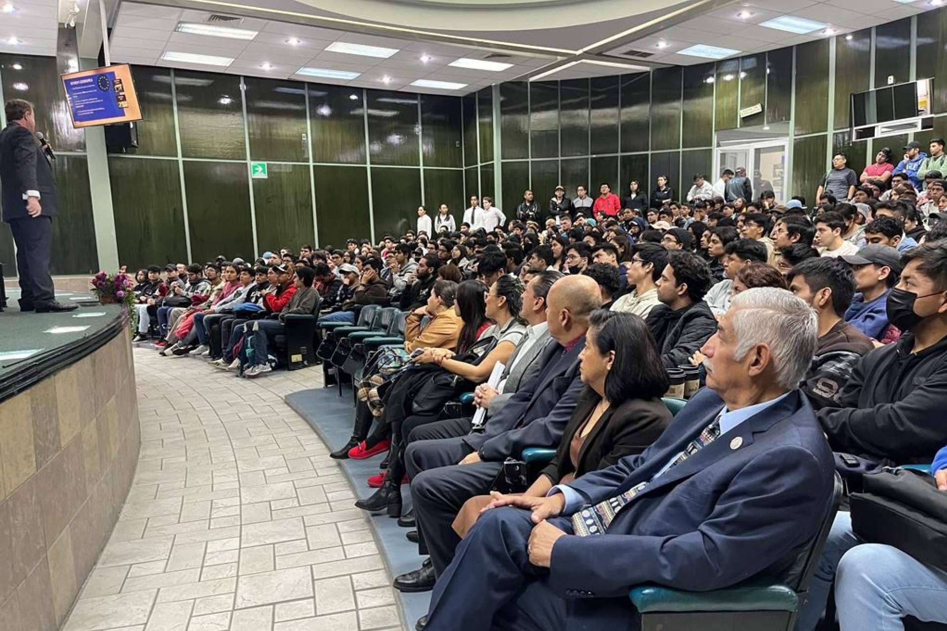 INGENIERÍA TRANSATLÁNTICA, una conferencia impartida por el presidente del Instituto Panamericano de Tampico