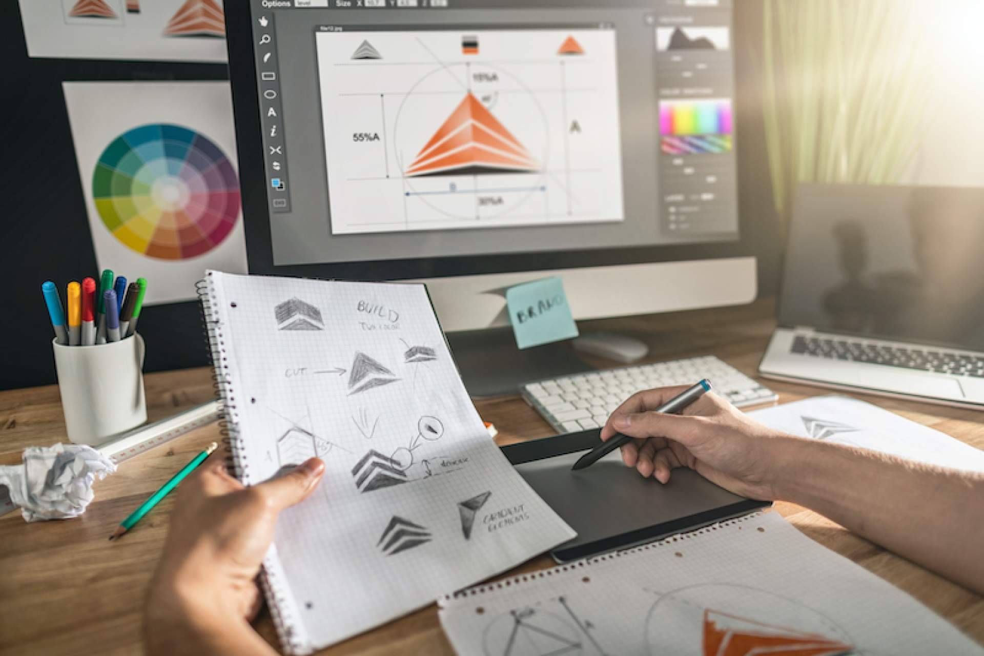 Equipo de diseño gráfico especializado en soportes impresos