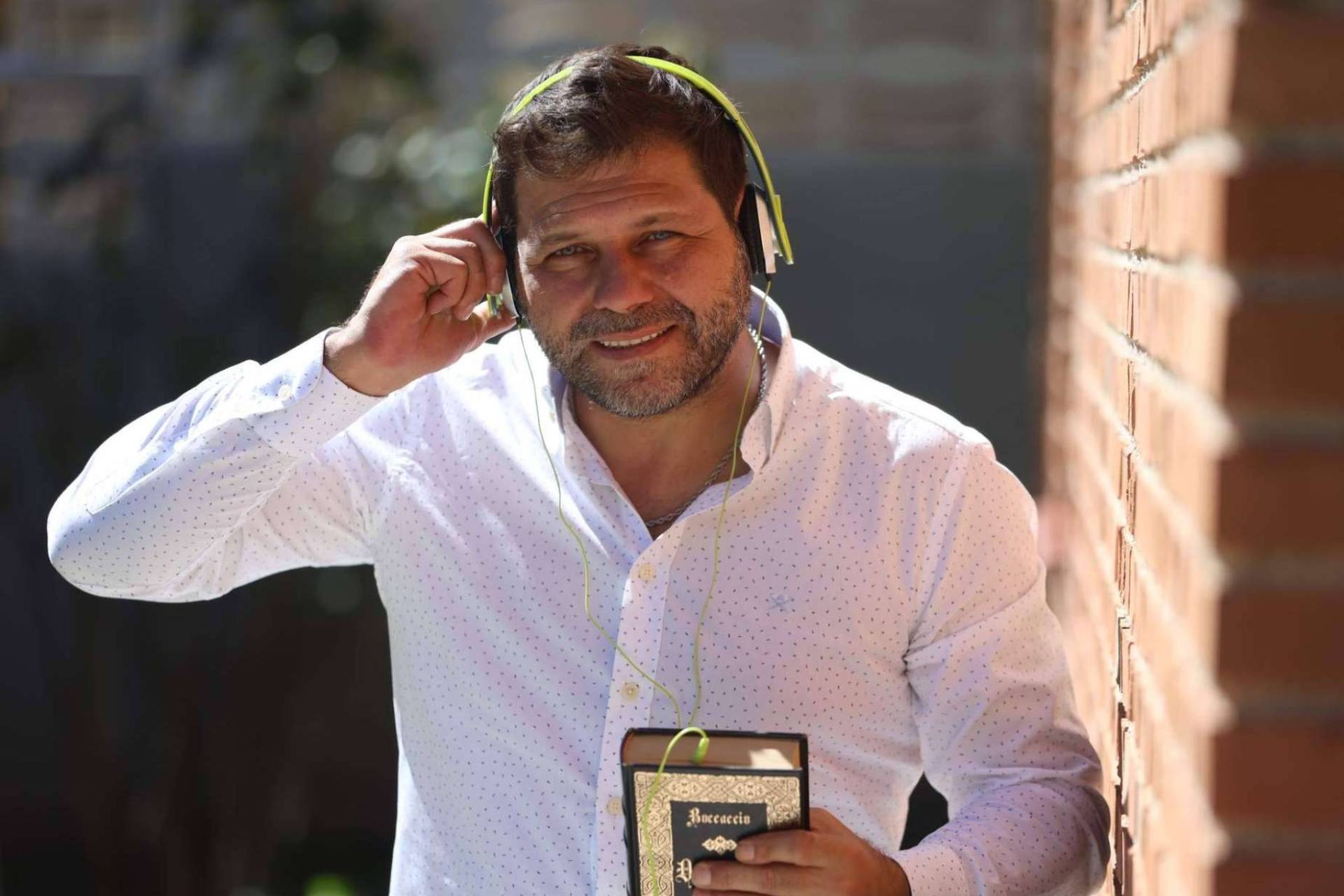 Audiolibros para escritores con Aitutaki, una empresa de referencia en España