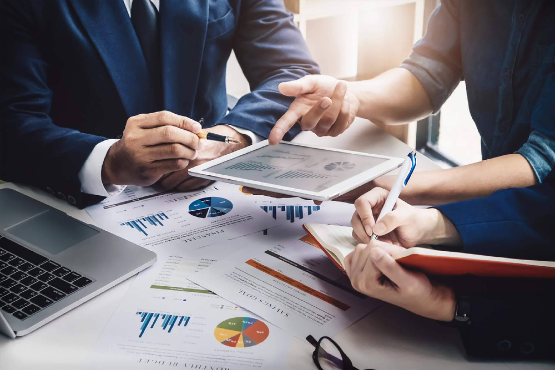 Servicios financieros de intermediación, con el equipo de especialistas de rematadas.com