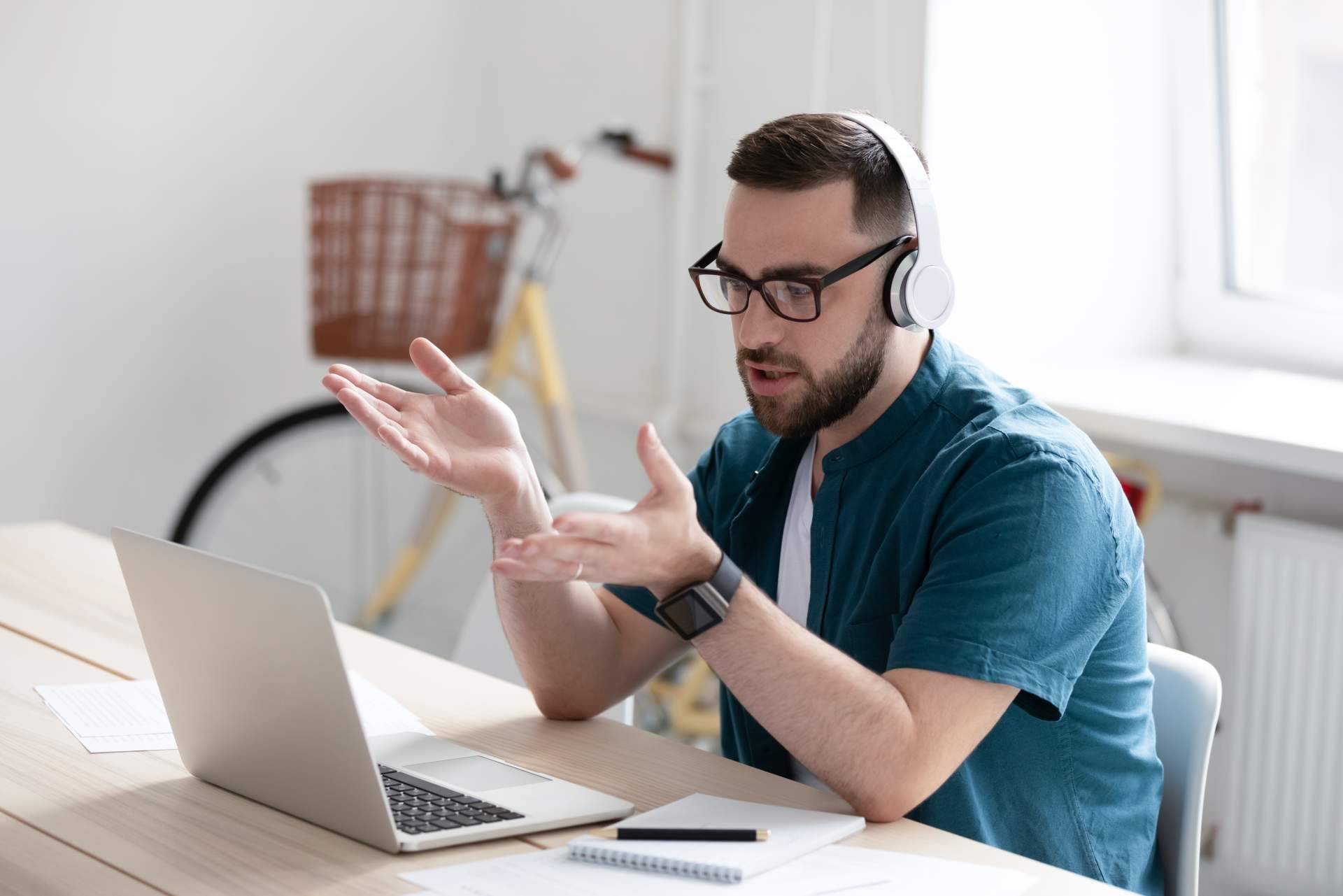 Cómo hacer seguimiento a los clientes que no responden a llamadas o mails