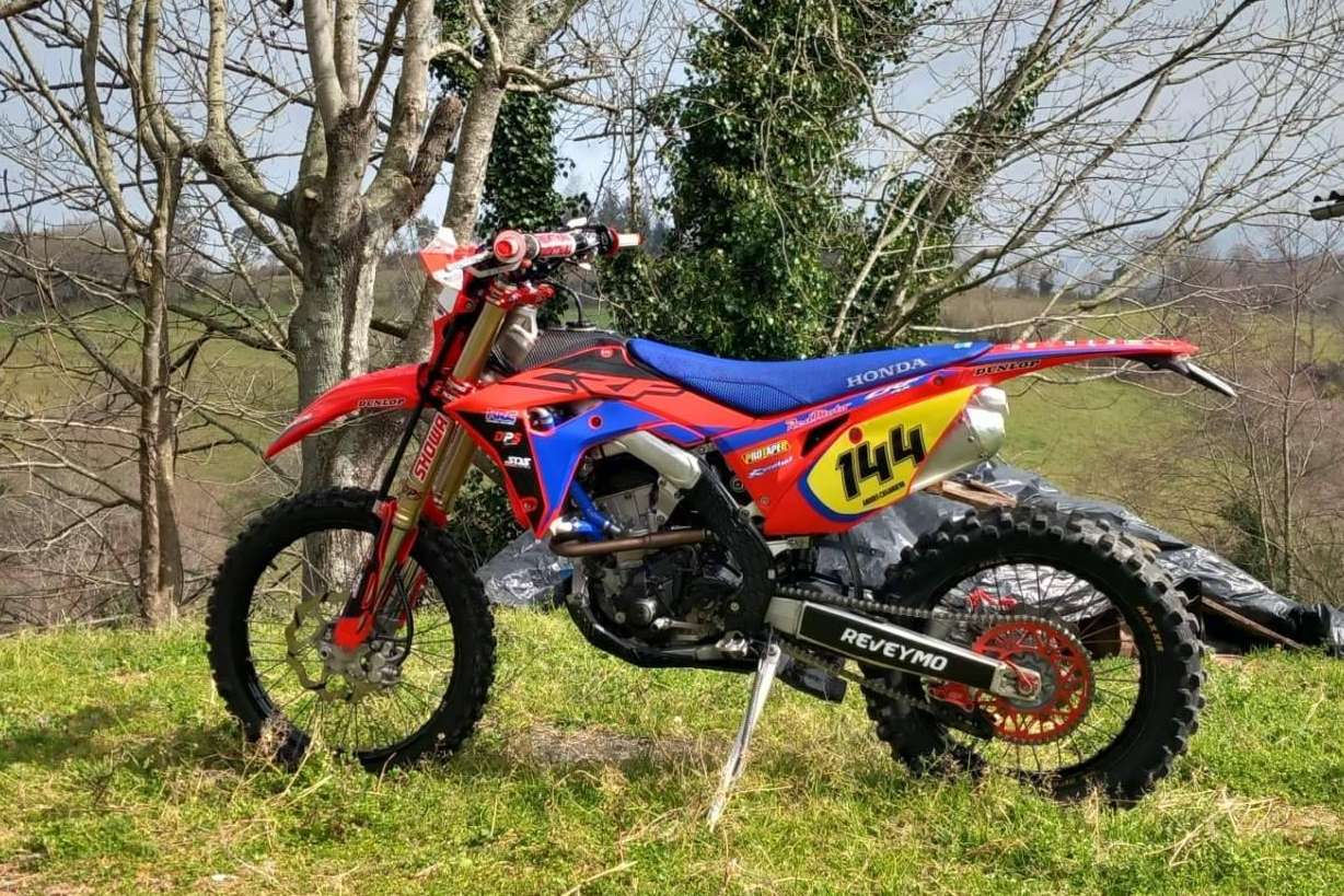 ADHESIVOSEMBARRADOS proporciona adhesivos para moto offroad