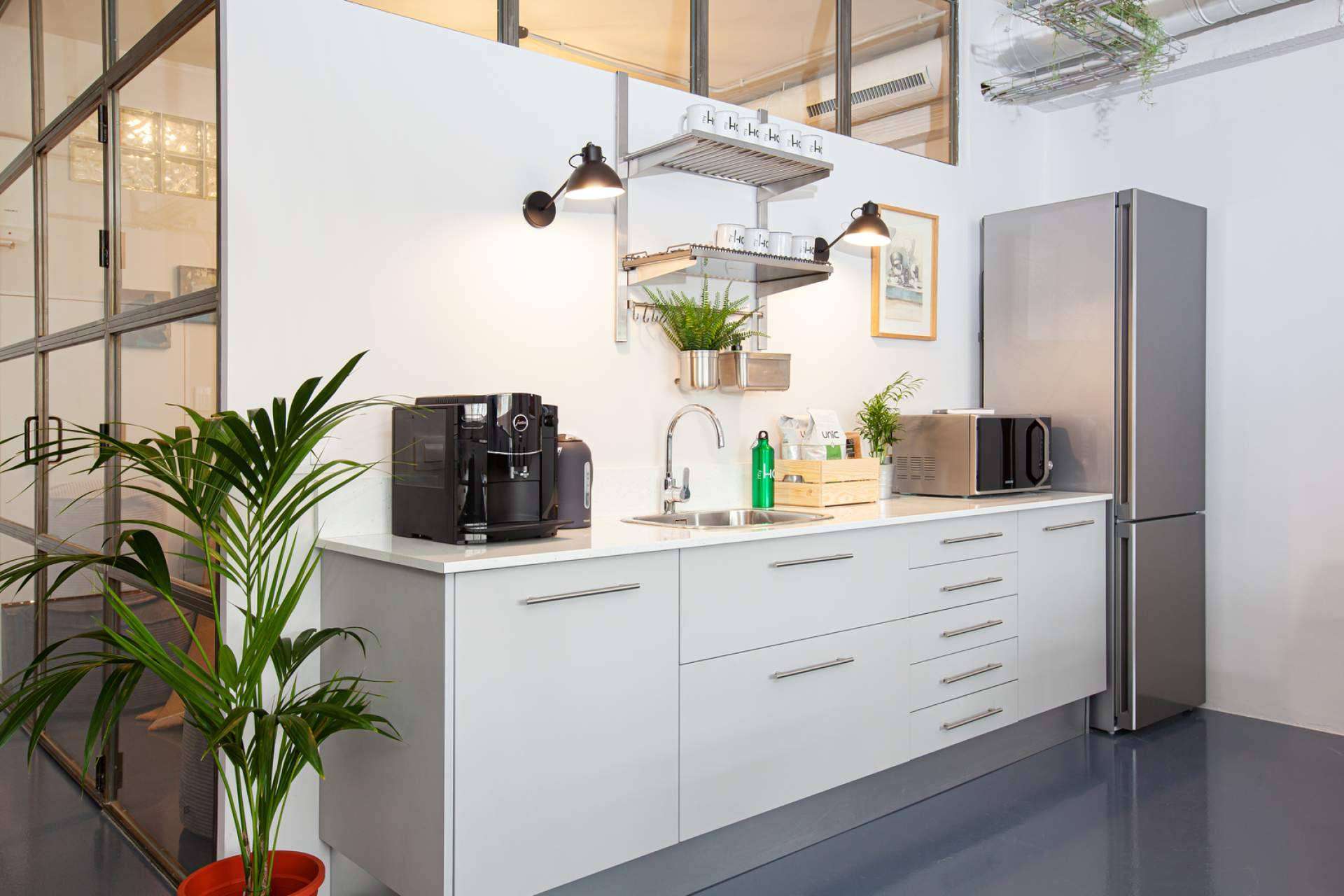 Sitandplug, una plataforma digital experta en oficinas flexibles