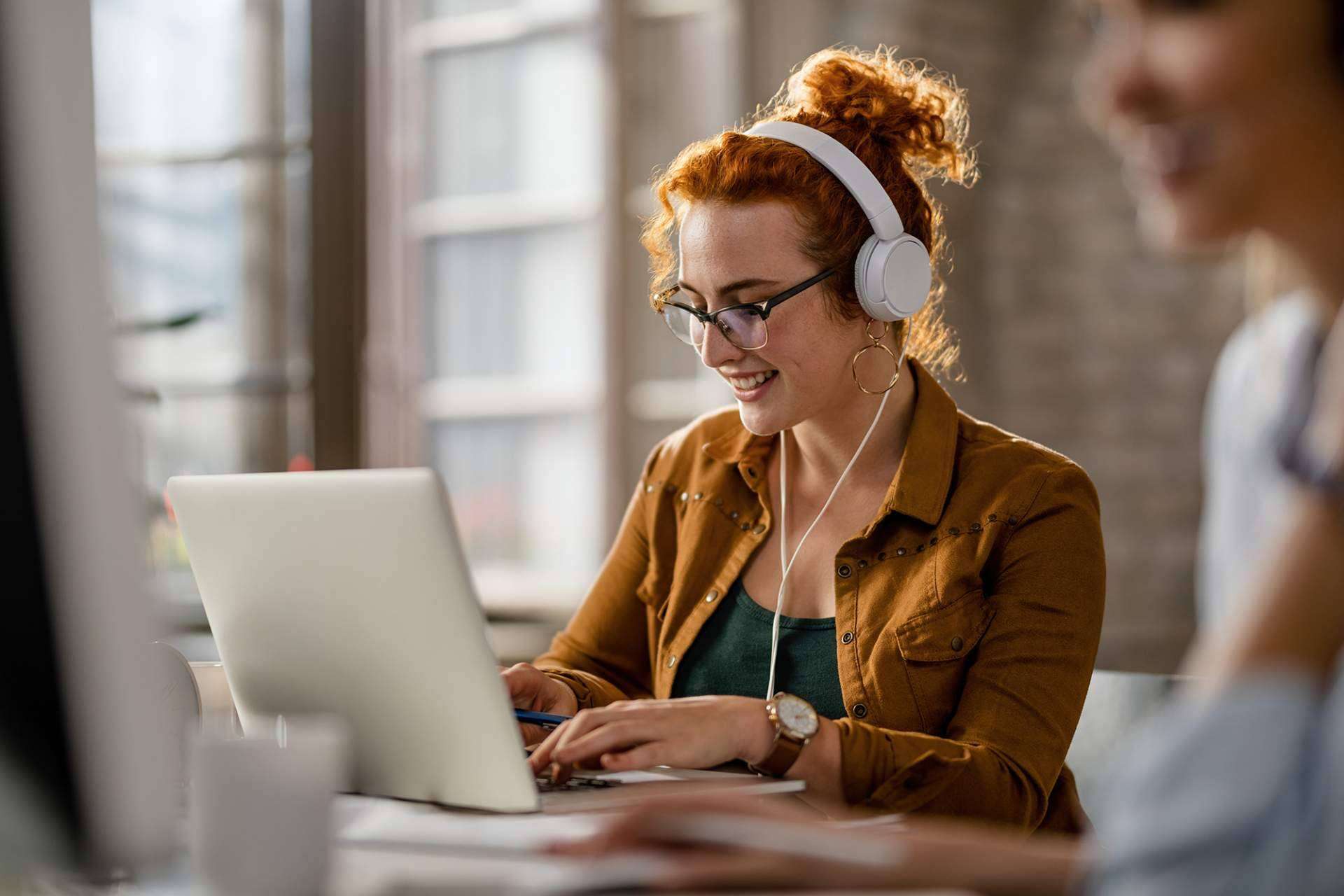 Cómo es la web que ayuda a conseguir cursos de inglés gratis en Estados Unidos