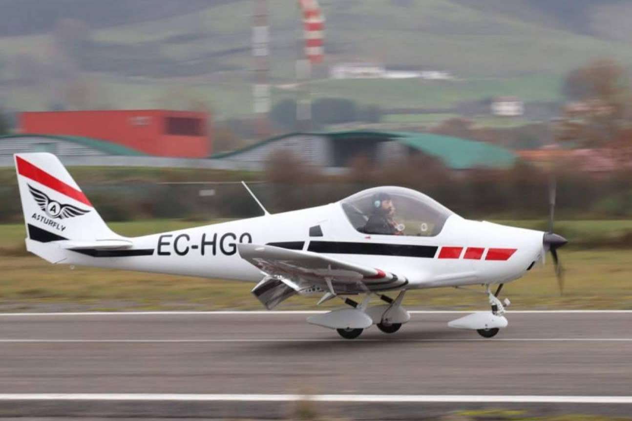 Asturfly permite entrar en el apasionante mundo de la aviación llevando los mandos desde el primer momento