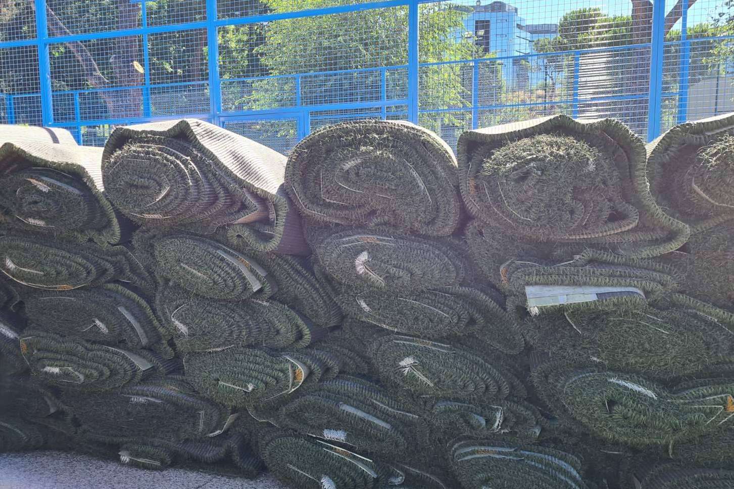 Servicio de desmontaje y venta de CESREFUT para una segunda vida al césped campo de fútbol