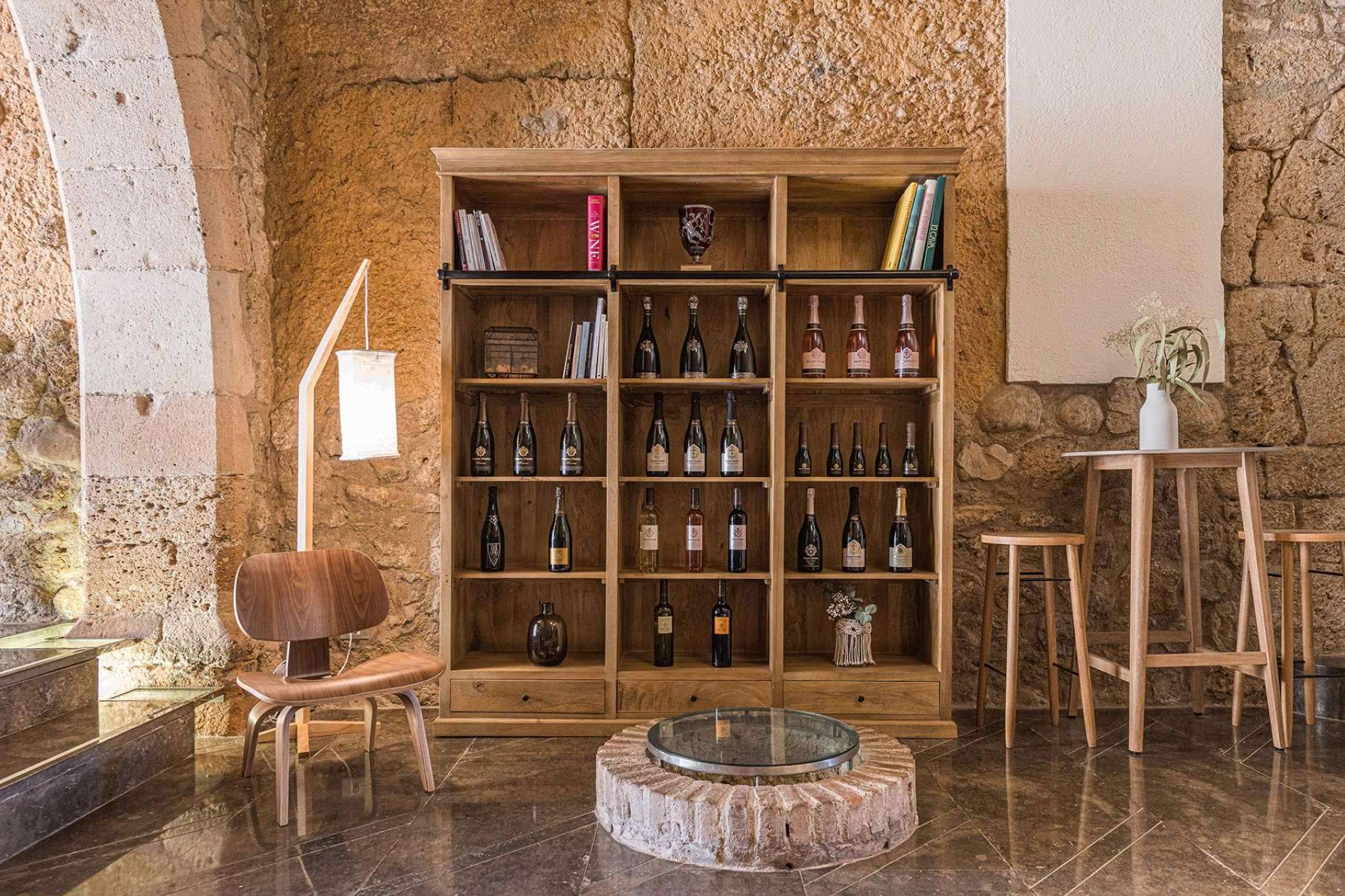 ¿Qué ventajas ofrece el servicio de interiorismo de bodegas y espacios de enoturismo de INDAStudio?