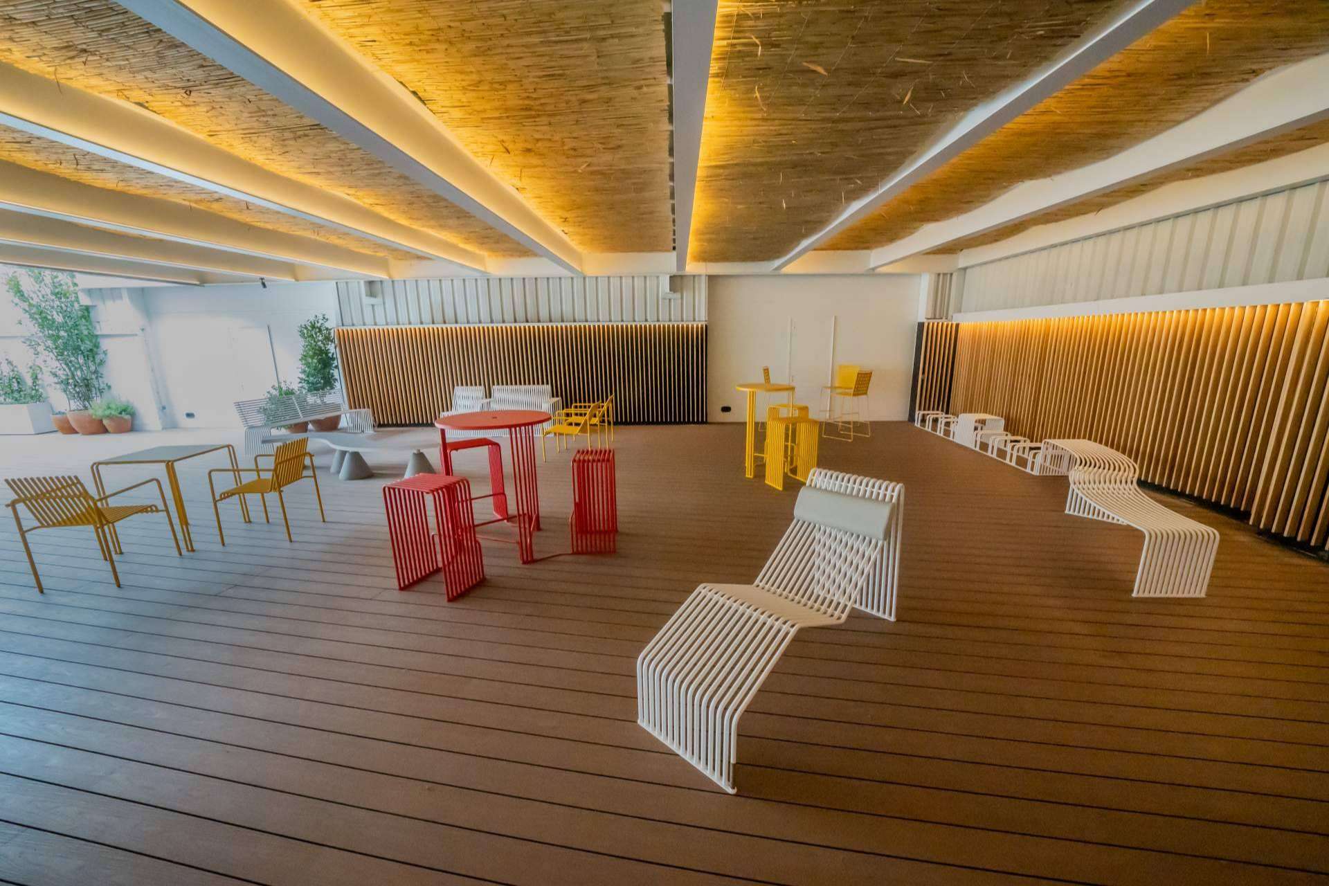 La importancia del diseño de espacios outdoor en oficinas, por Mobiliar