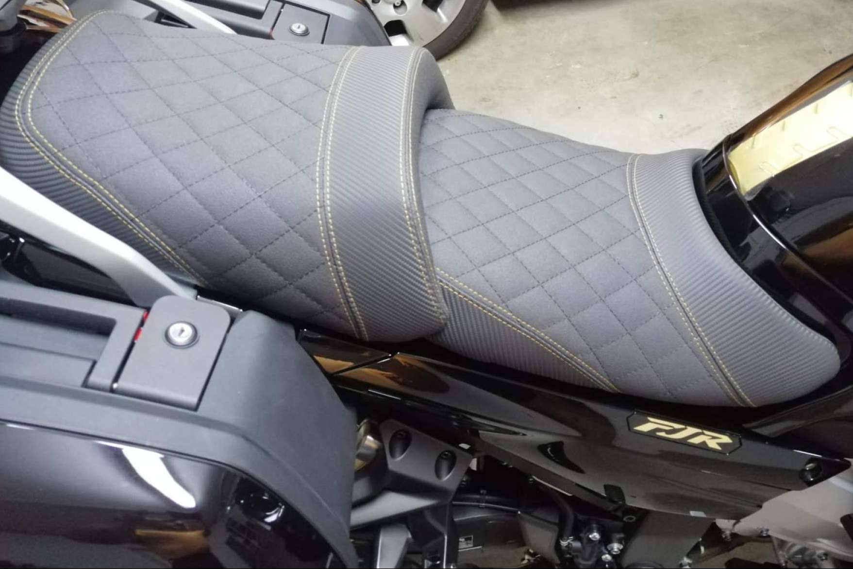 Tapizar asiento moto, la especialidad de JM-Fundas para mejorar confort y estilo