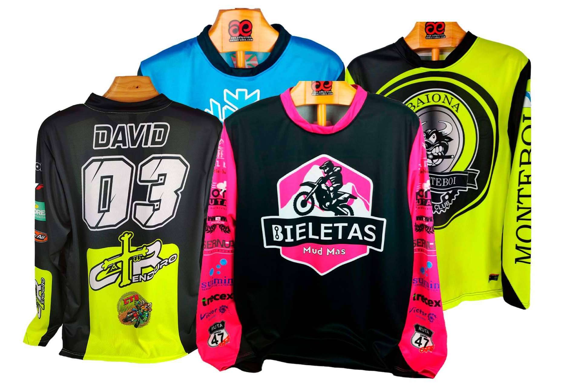ADHESIVOSEMBARRADOS crea diseños personalizados en ropa offroad para pilotos de motocross