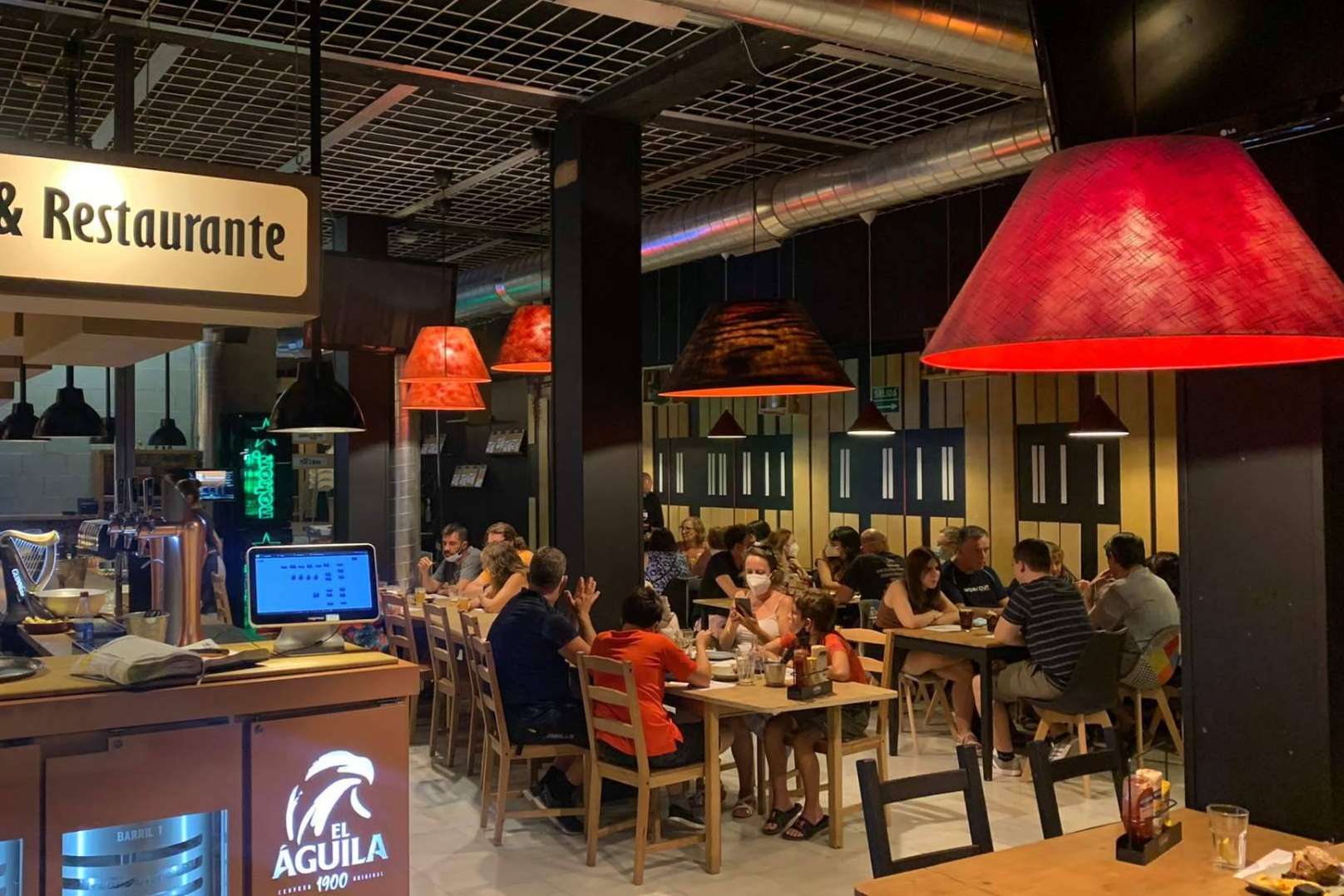 Restaurante Angus revoluciona Madrid, hamburguesas Black Angus, milanesas y expansión sin franquicia