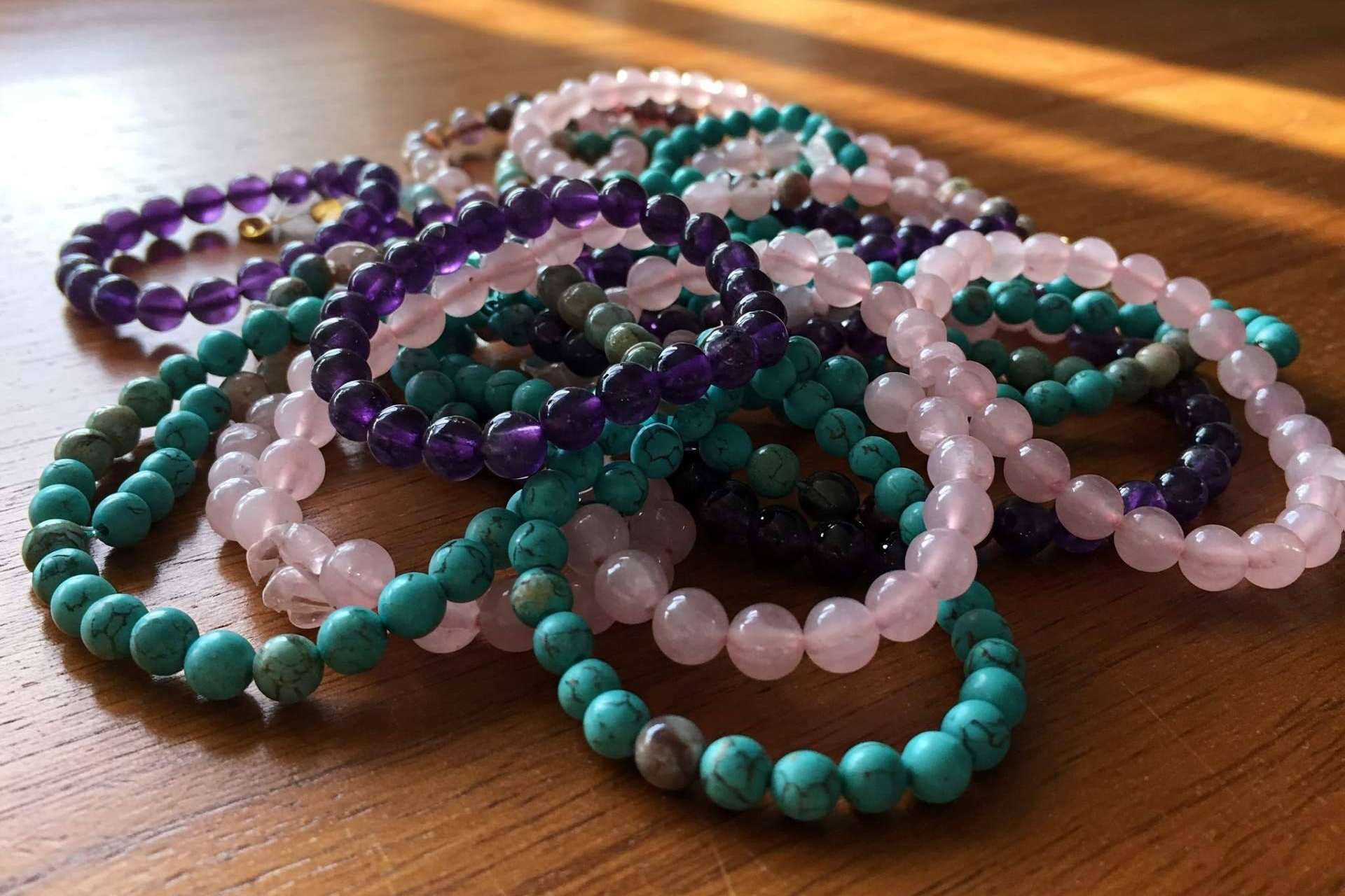 Pulseras de minerales artesanales, UniArt Minerales refuerza su catálogo online