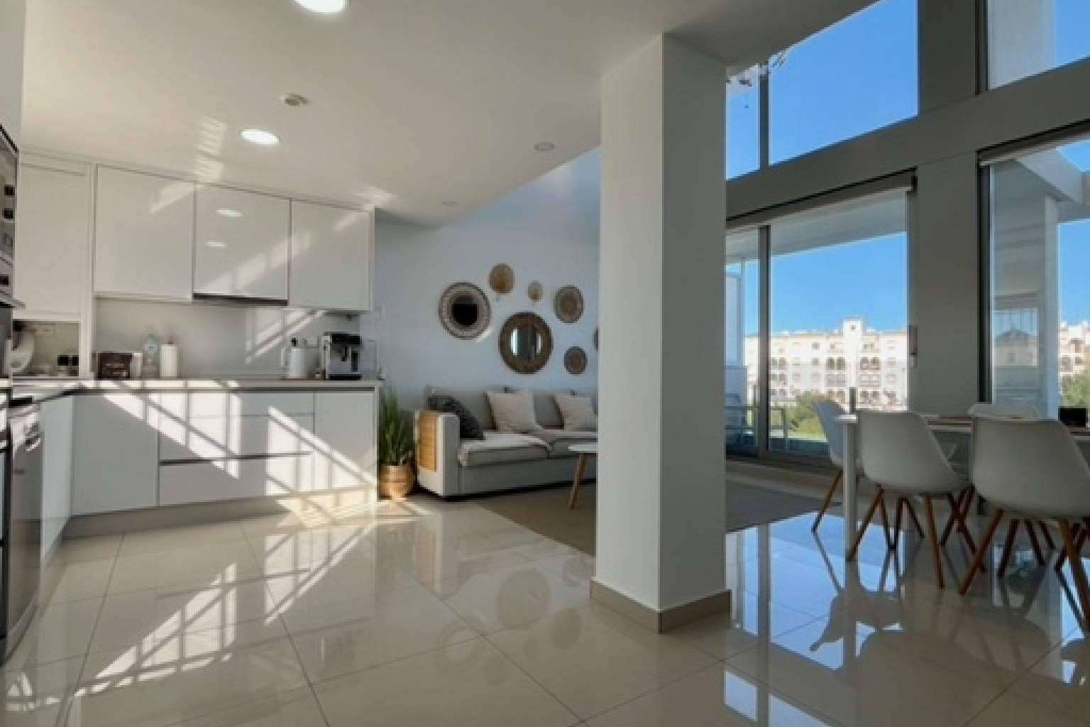 Creciente interés de compradores polacos impulsa a Azul Villa en la compra de propiedades en la Costa Blanca