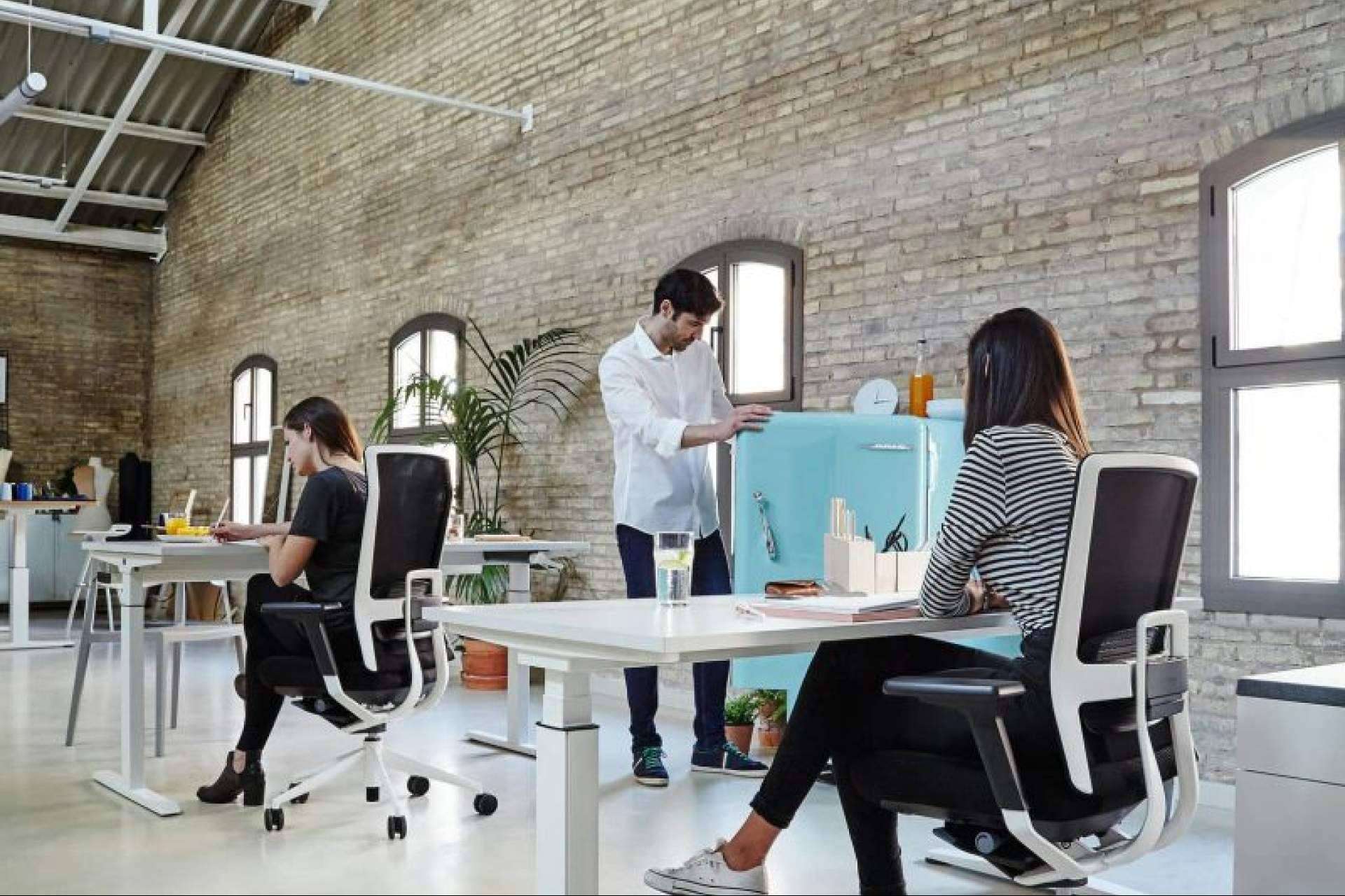 El mobiliario ergonómico profesional, pieza clave para una oficina saludable