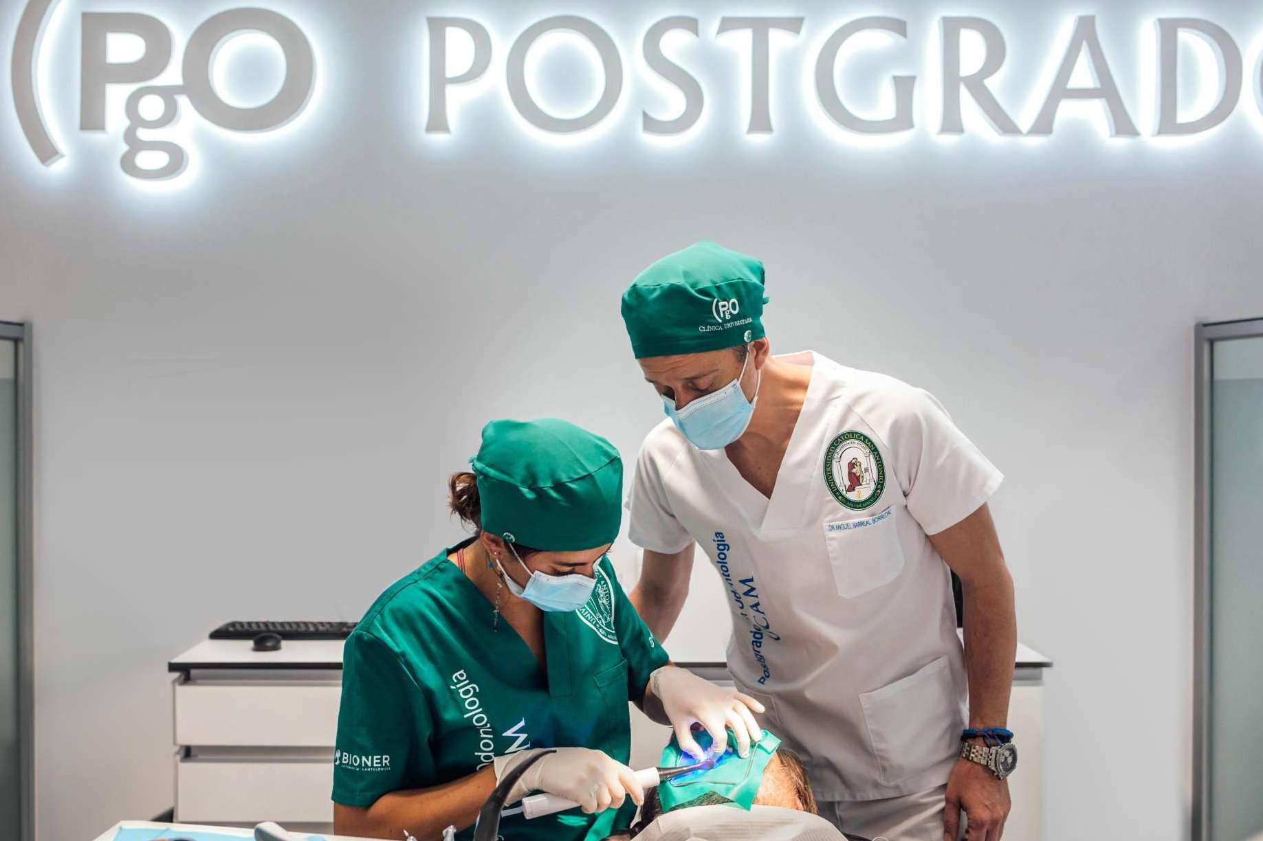 Especialízate en odontología con PgO UCAM