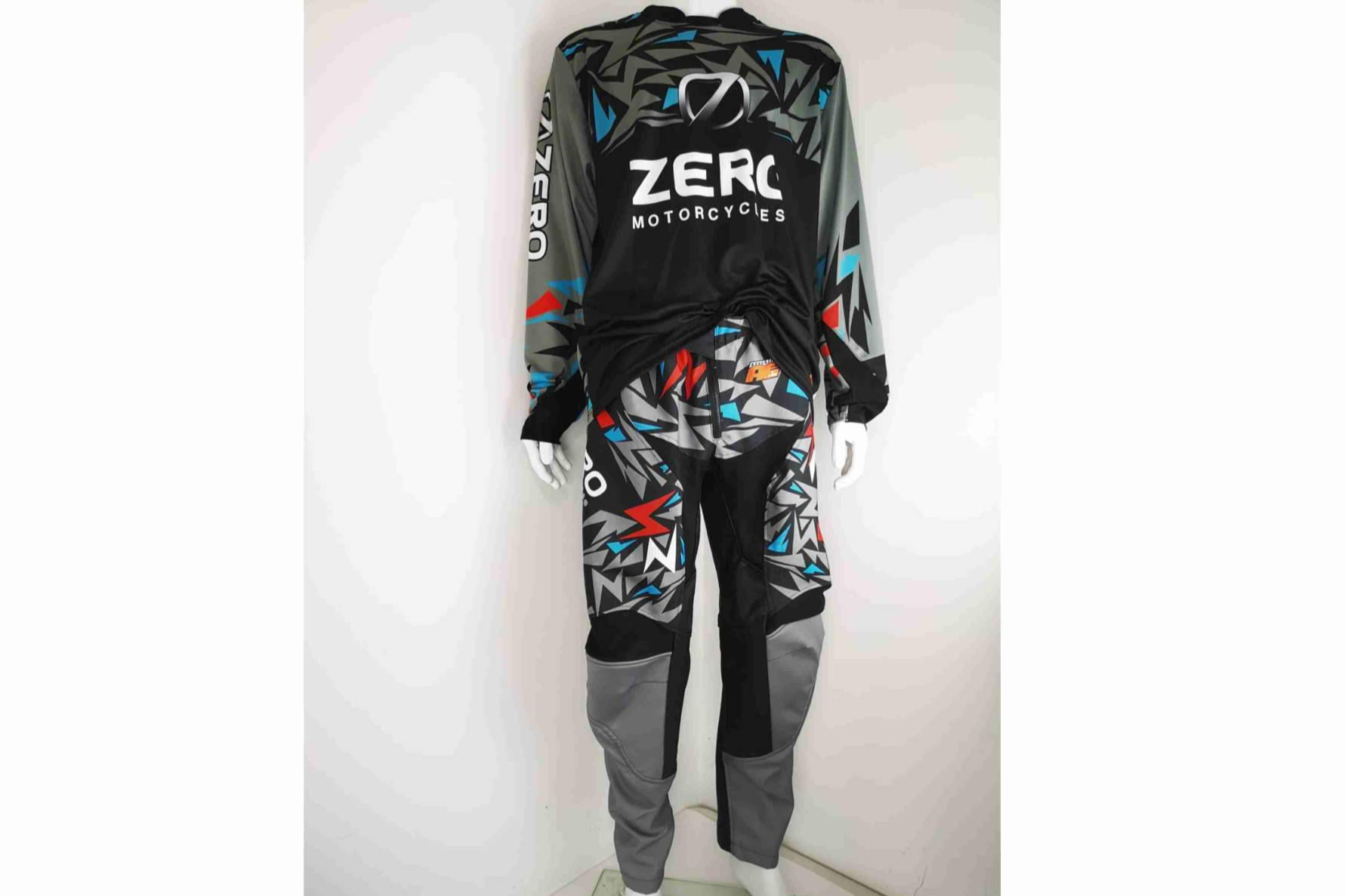 ADHESIVOSEMBARRADOS lanza ropa personalizada para enduro y motocross con opciones de diseño a medida