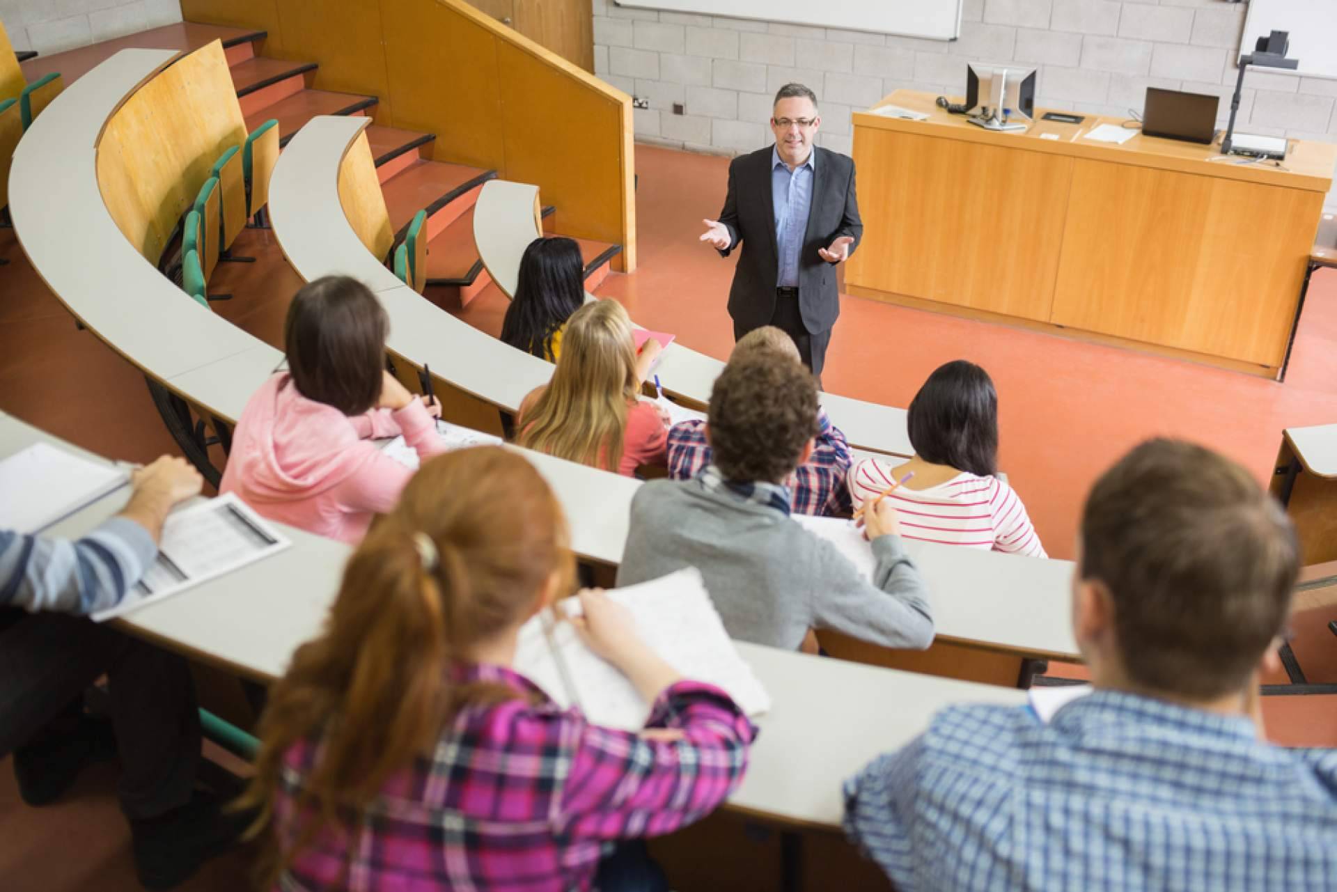 Más de 600 tutores expertos respaldan la propuesta académica de ApruebaTodo