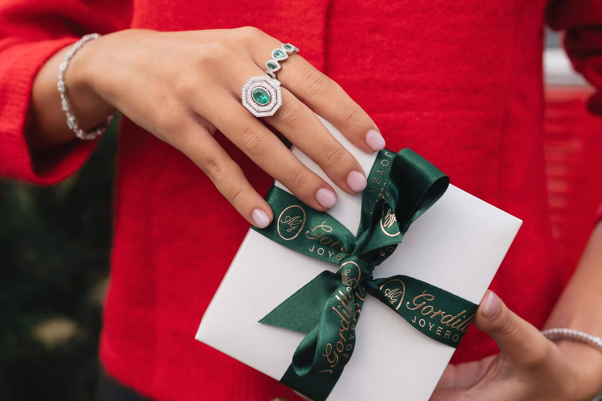 Joyería Gordillo presenta su selección de regalos de Navidad con alma mecánica y brillo eterno