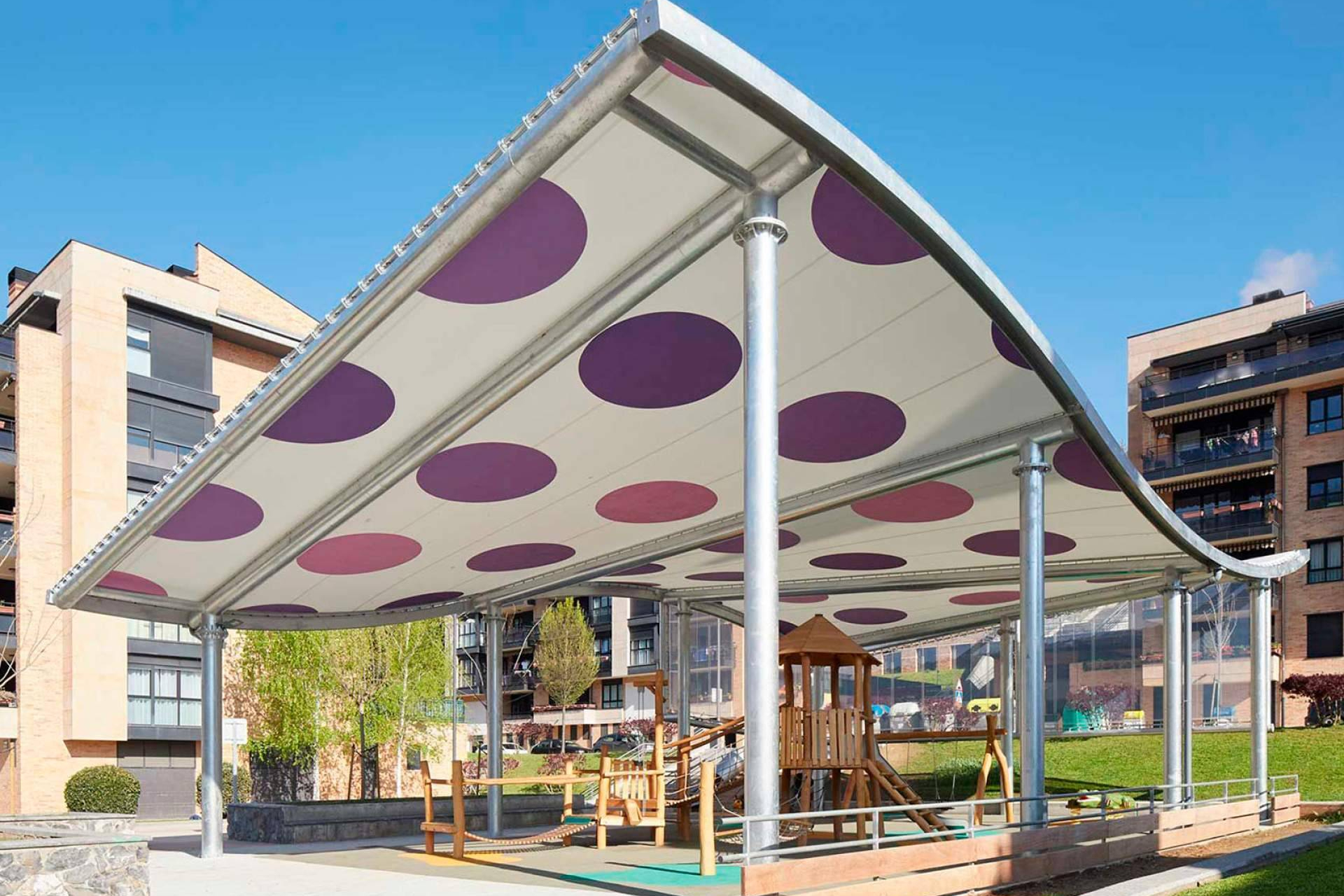 Instalaciones RPM refuerza su presencia en parques y plazas con soluciones en estructuras metálicas