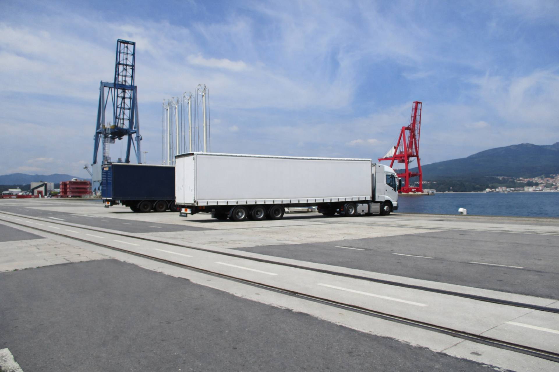 Transvolando fortalece oferta de transporte de mercancía por carretera con control operativo para envíos urgentes