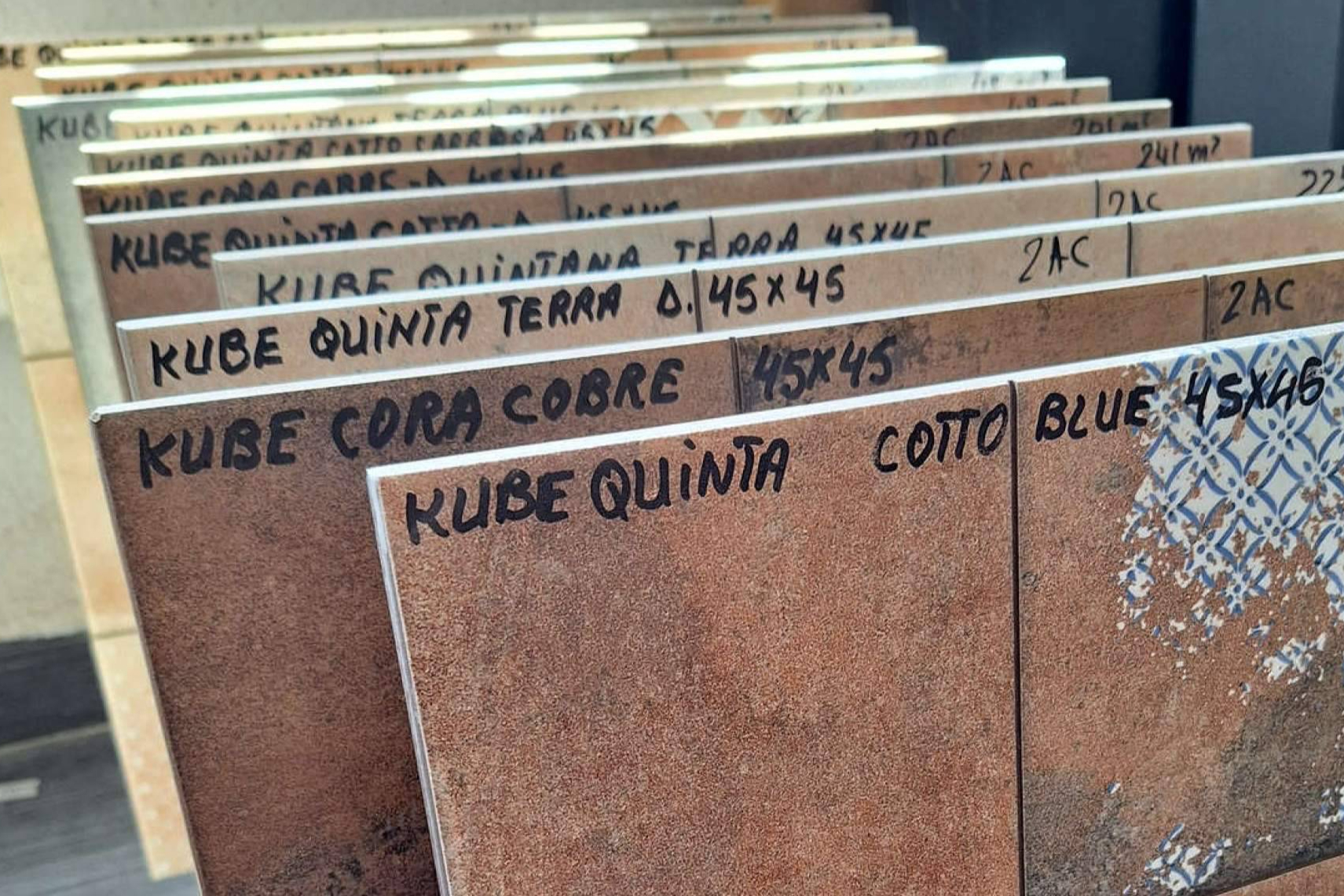 Grandes lotes y oportunidades en Castellón; Artegres impulsa los azulejos cerámicos outlet
