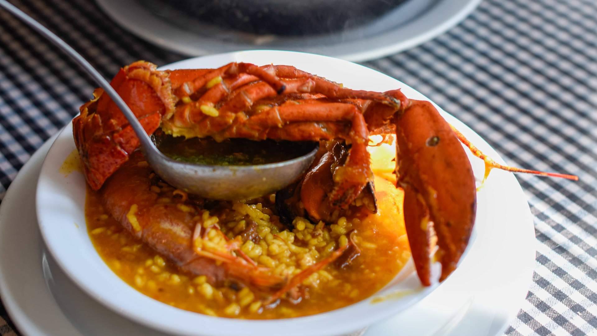 Pasa Tapas Barceloneta apuesta por las recetas tradicionales en un entorno privilegiado frente al mar