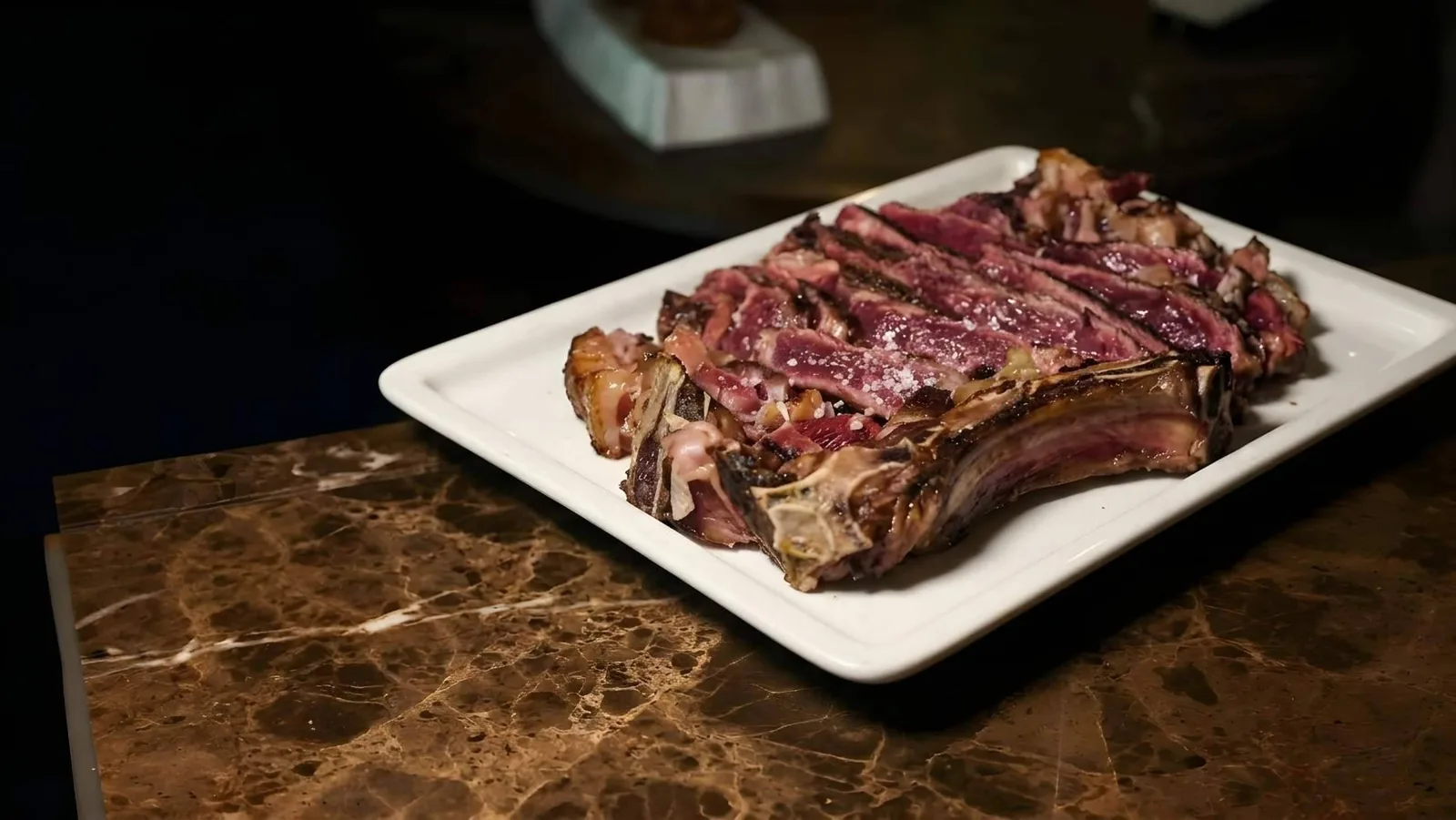 Un italiano de Chamberí con laboratorio de pasta a la vista y parrilla de carne madurada
